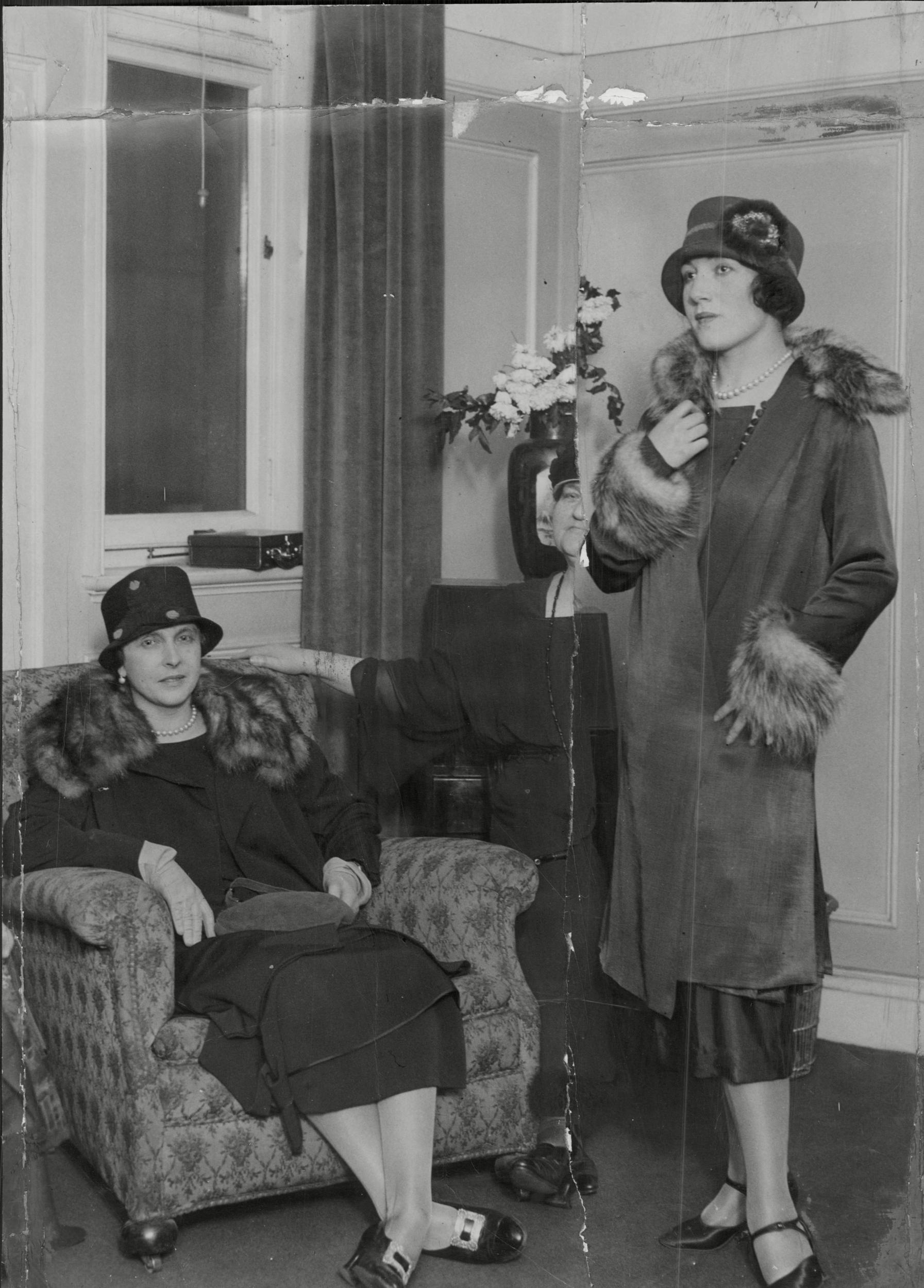 Princess Alice (left) at a fashion parade in London in 1924