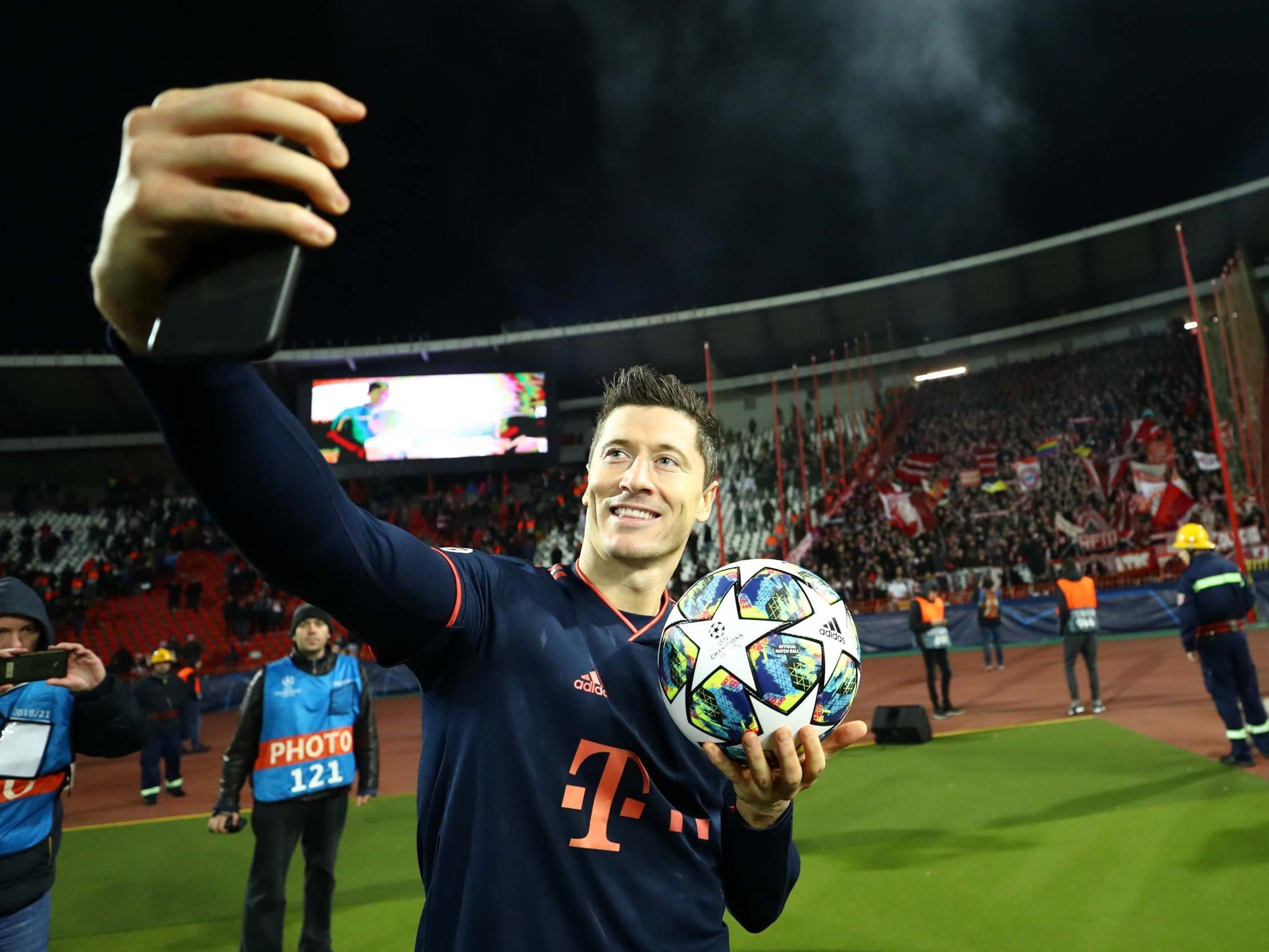 Robert Lewandowski celebrates with the matchball at full-time