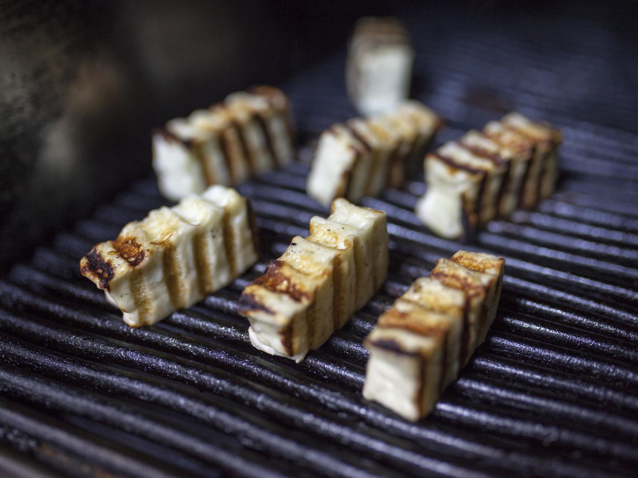 Grilled halloumi cheese