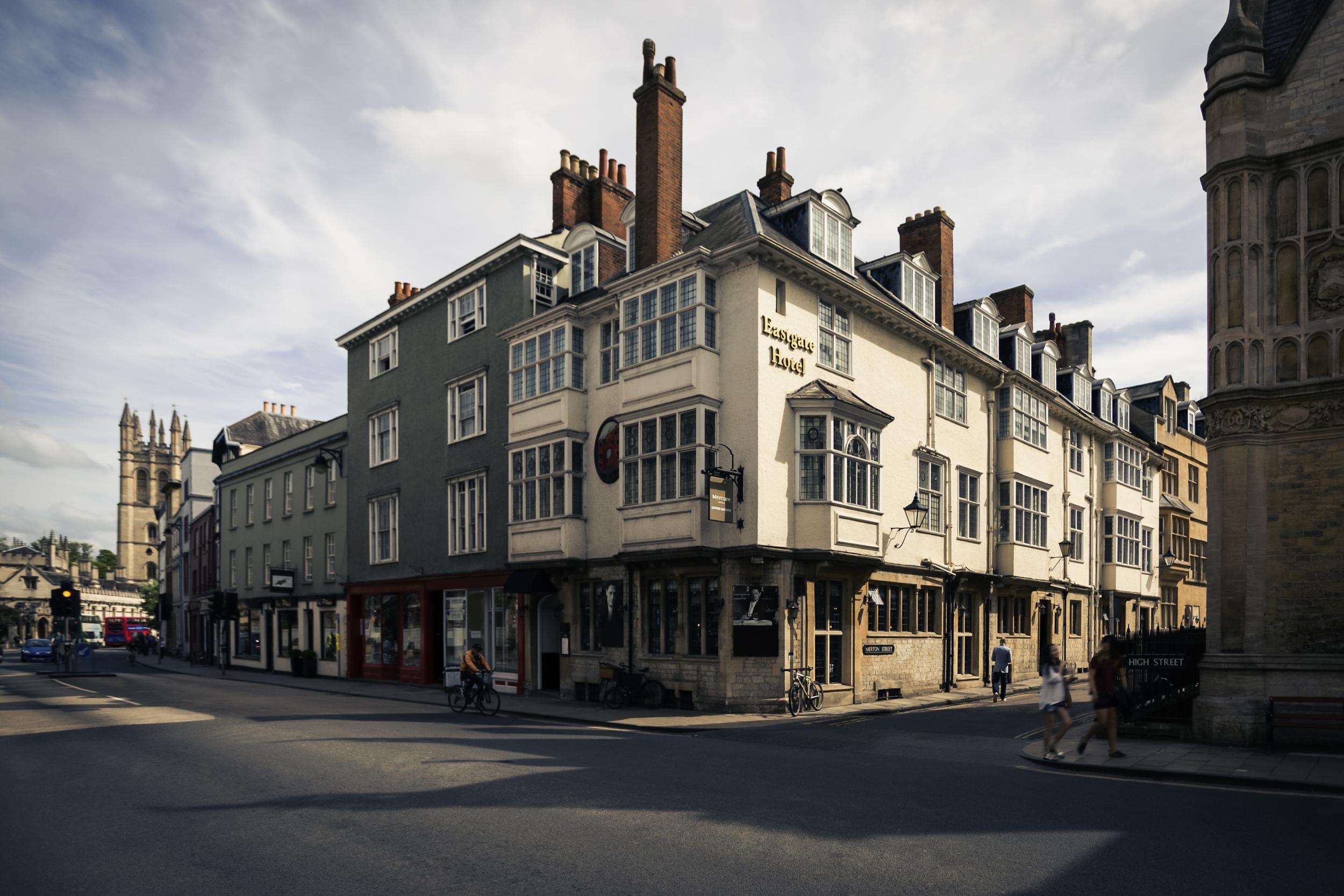 Mercure Eastgate Hotel is based in a 17th-century coaching inn