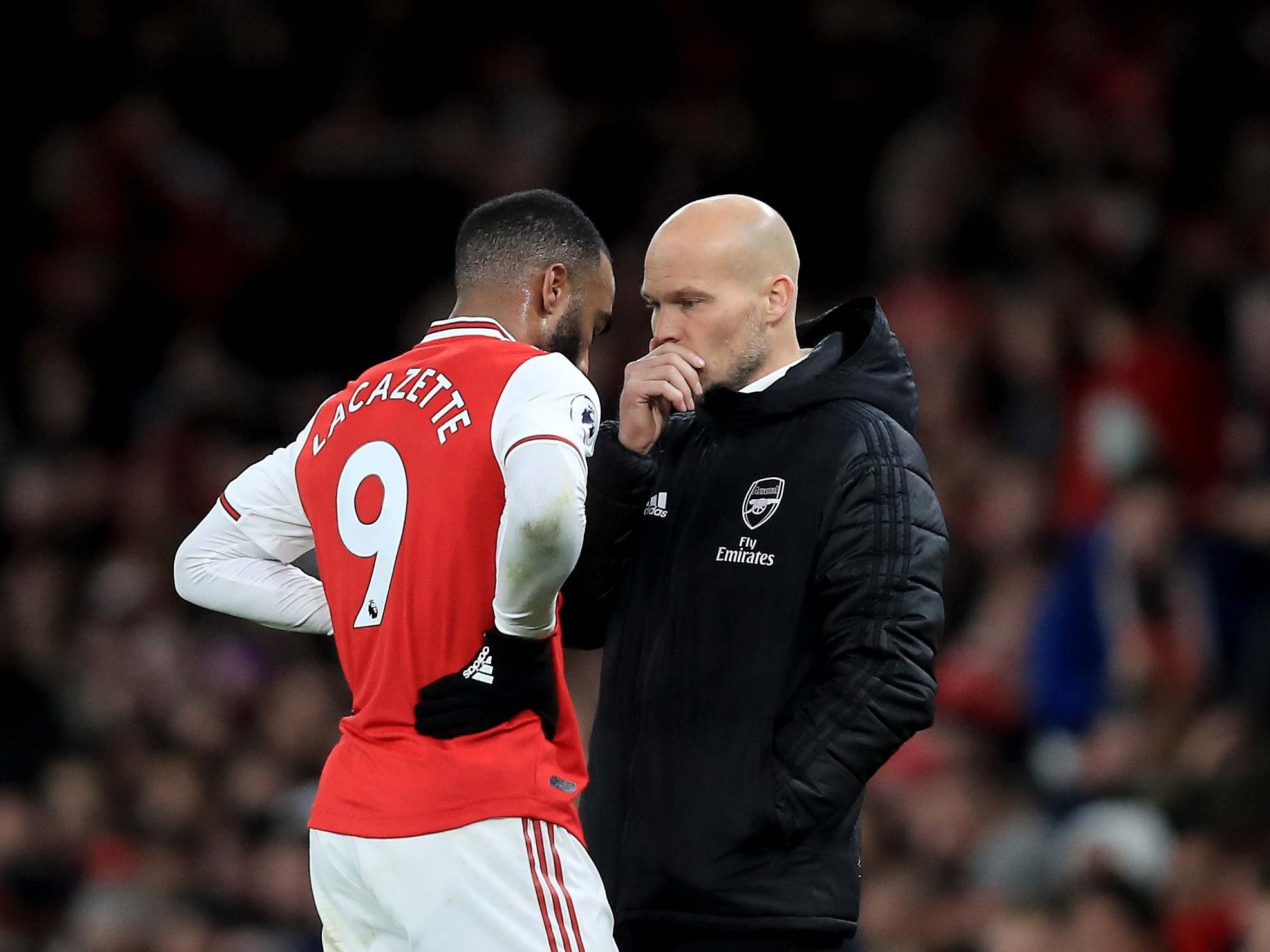 Freddie Ljungberg speaks with Alexandre Lacazette