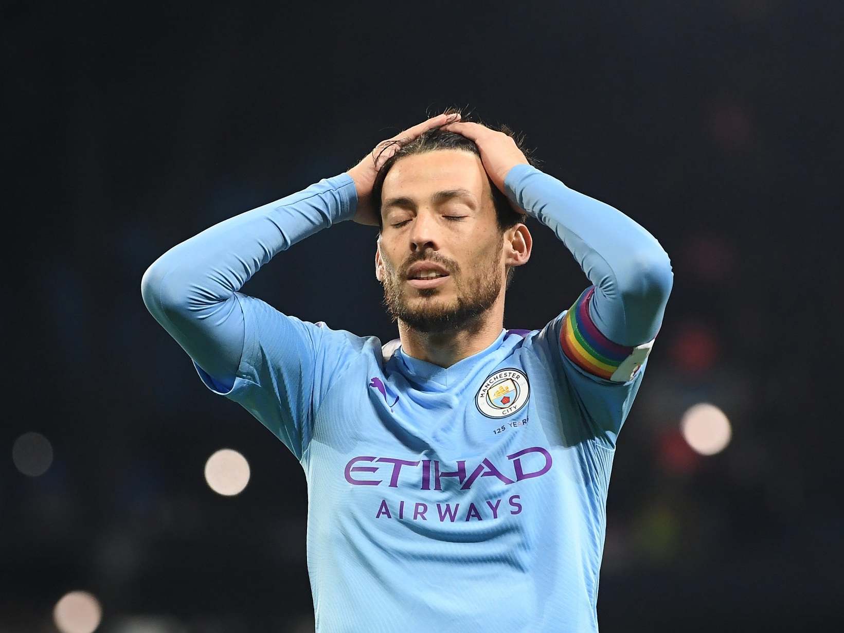 Silva appears dejected as City lose at home to rivals United