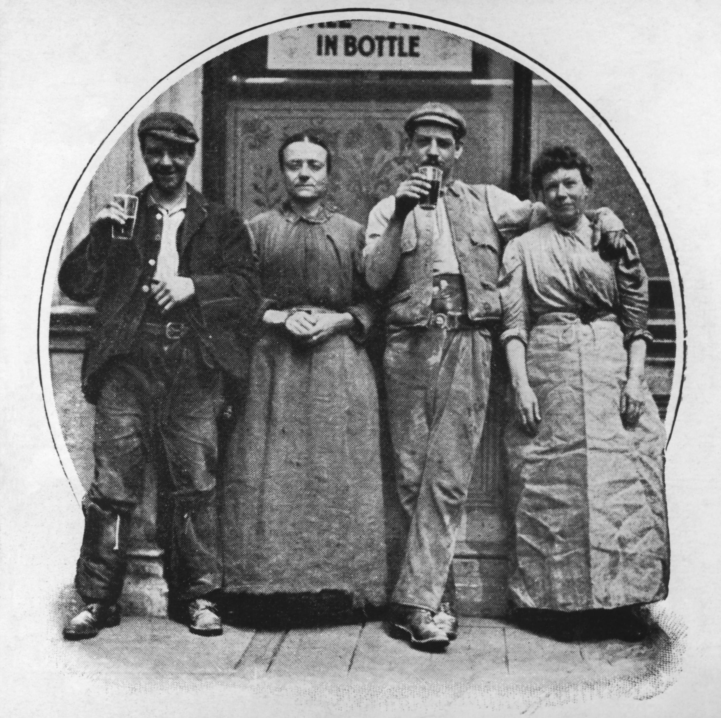 Drinkers outside a pub in London, 1902