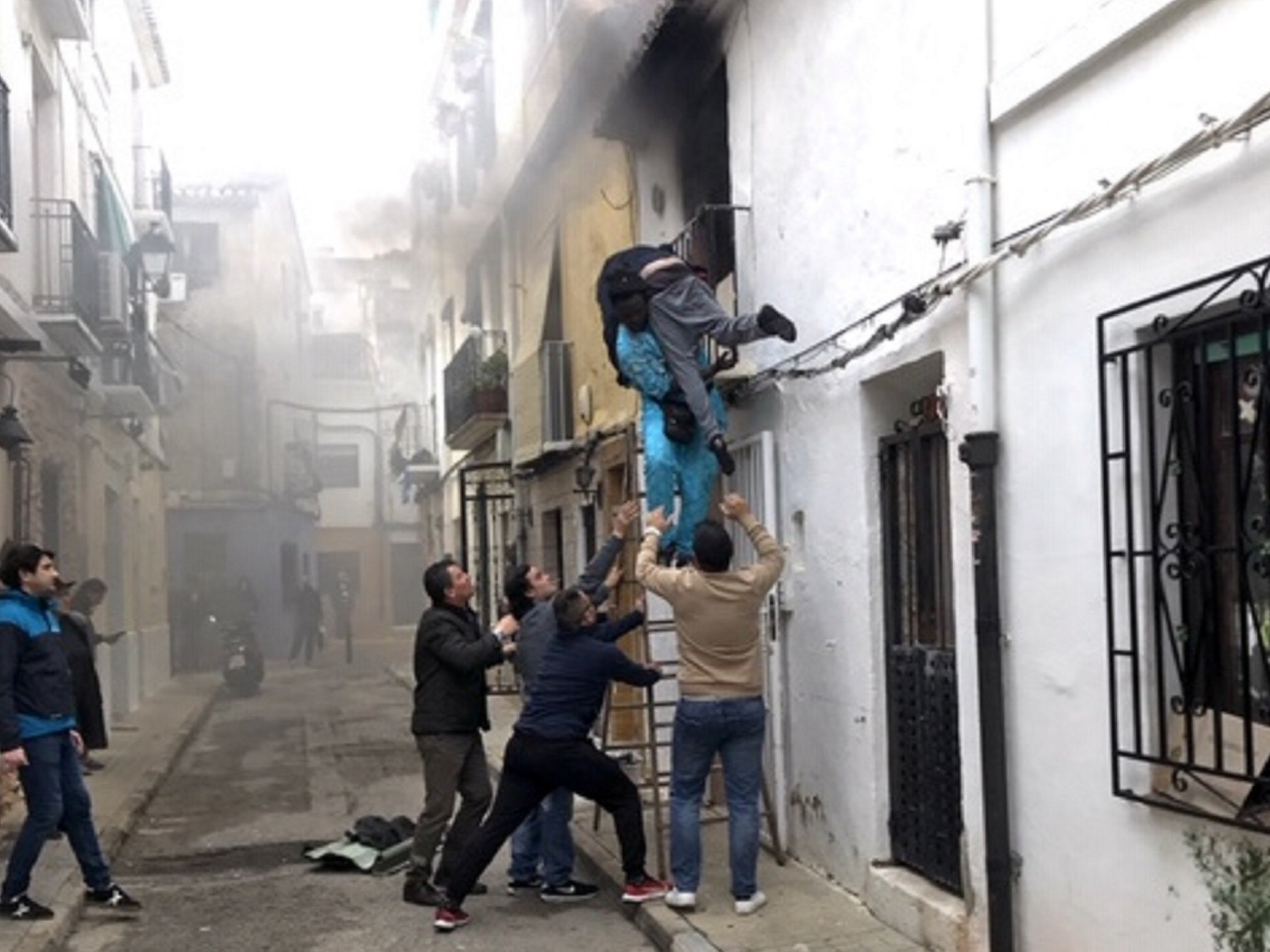 Spain is considering giving Gorgui Lamine Sow, an undocumented migrant from Senegal, residency after he saved a wheelchair-bound man from a flat fire in the city of Denia on 6 December 2019.