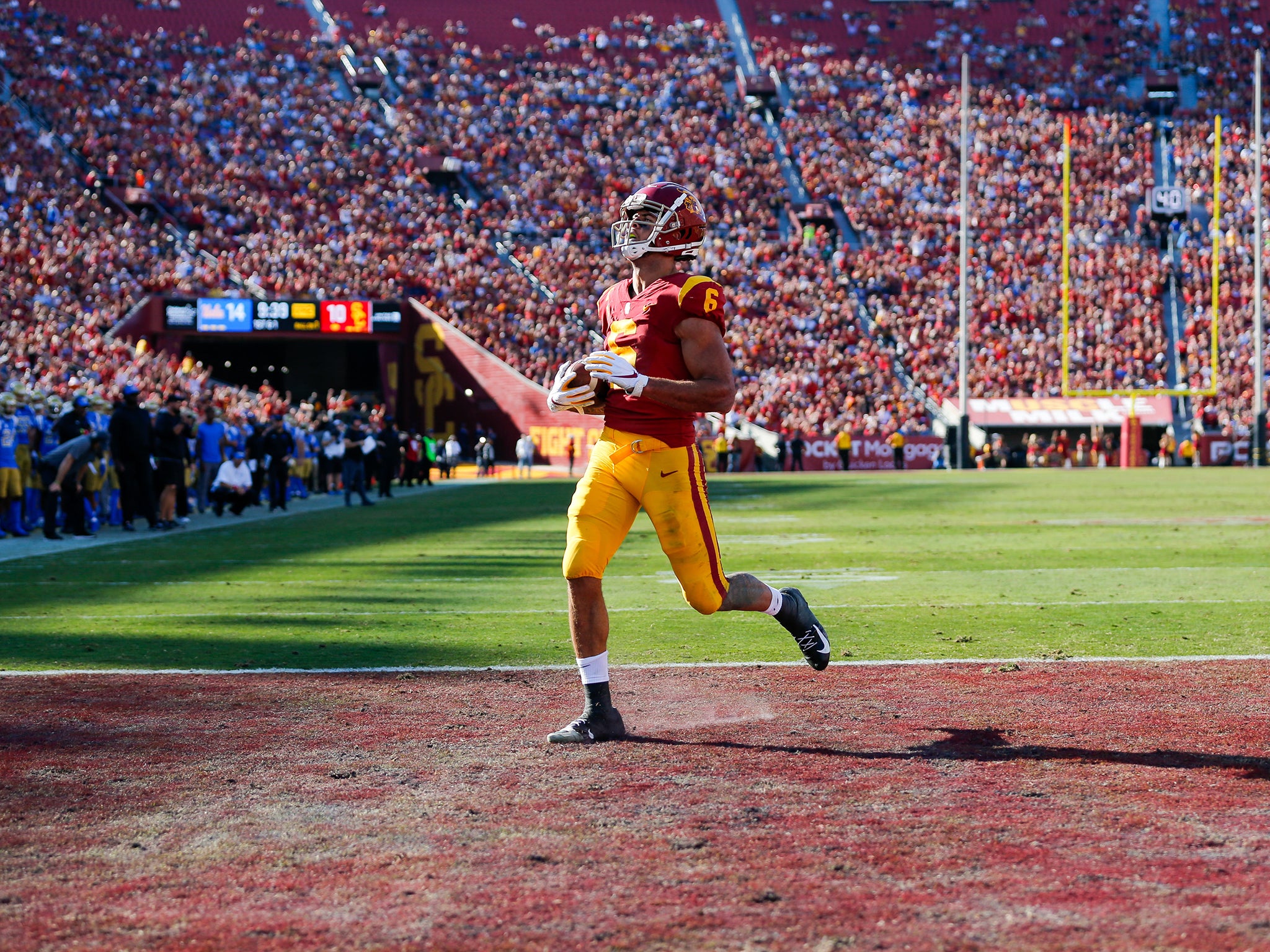 USC Trojans wide receiver Michael Pittman Jr catches a touchdown pass