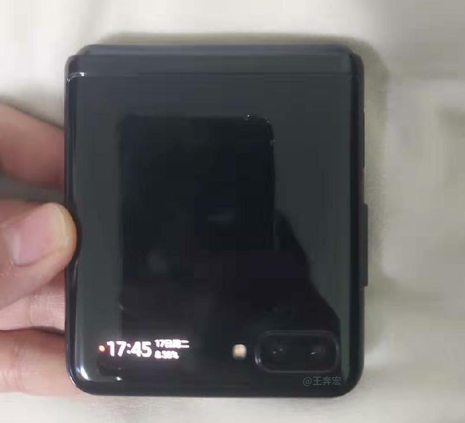 The next Samsung Galaxy Fold appears much smaller than its predecessor