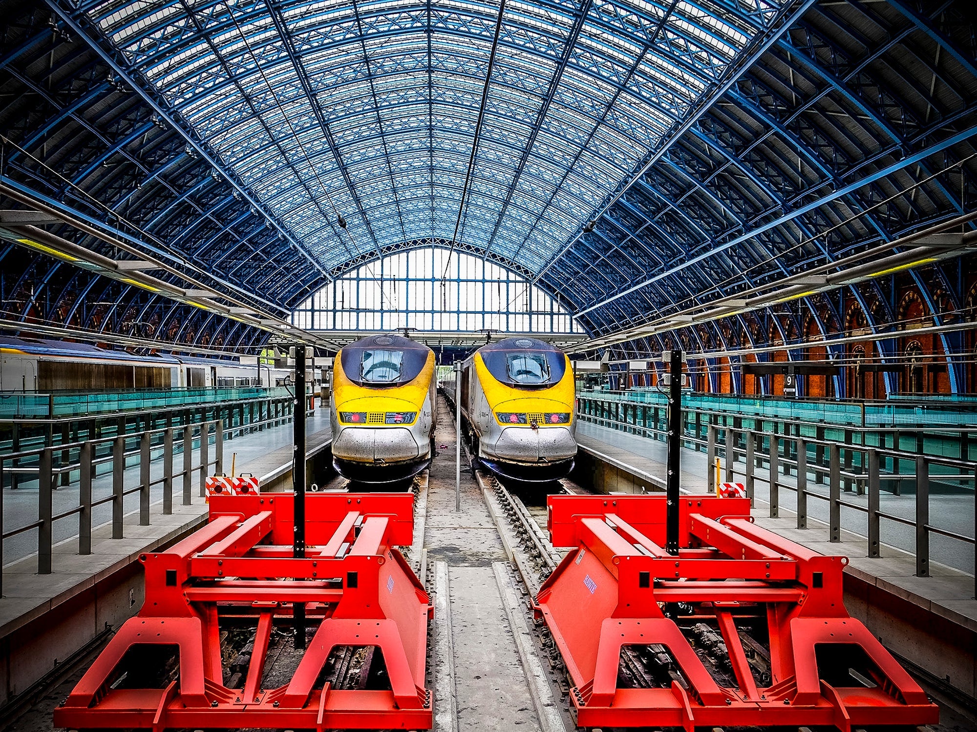 The Eurostar Ski Train runs at the weekend from mid-Christmas to April