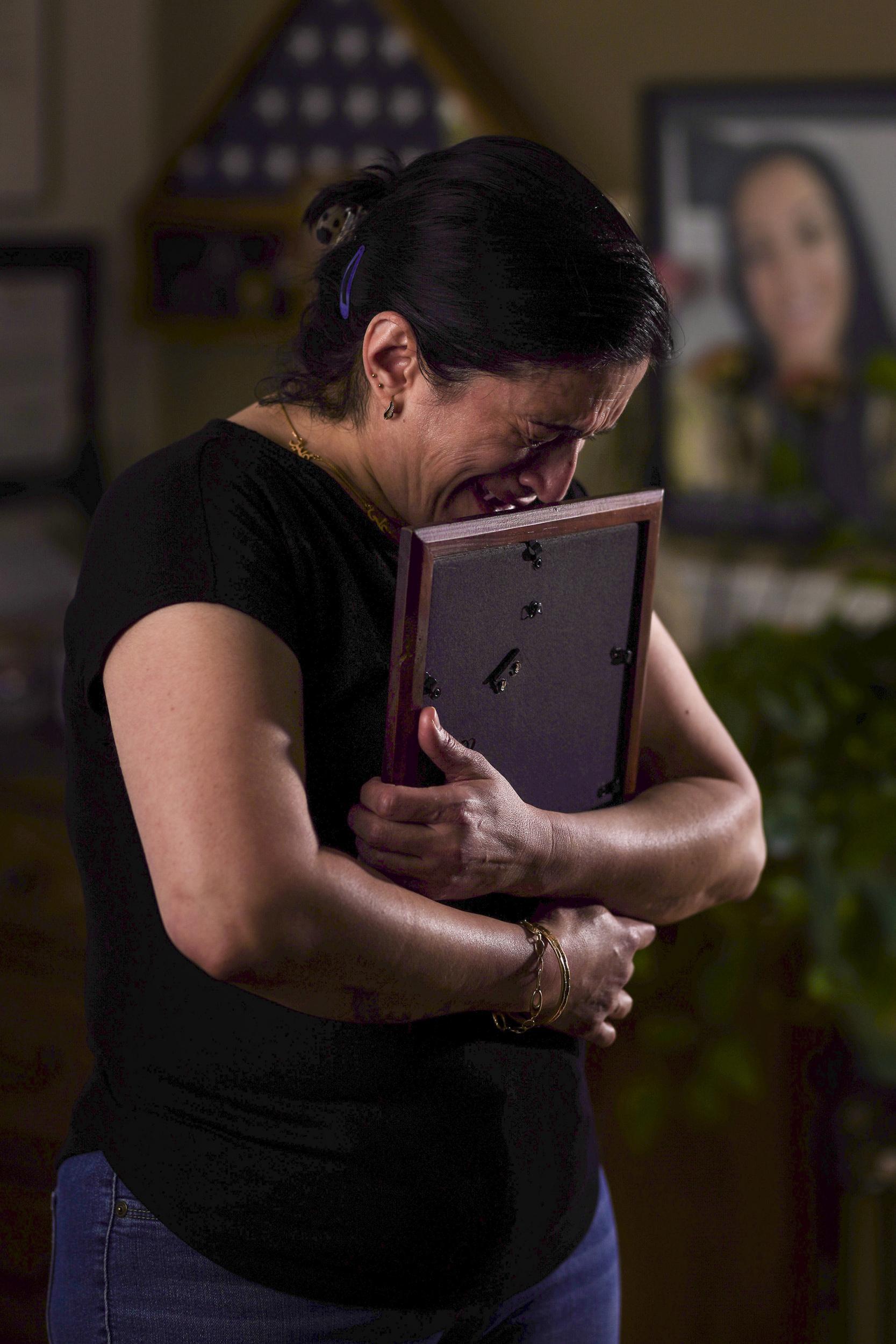 Amina Shaheen breaks down while holding a framed picture of her daughter (Elijah Nouvelage/Washington Post)