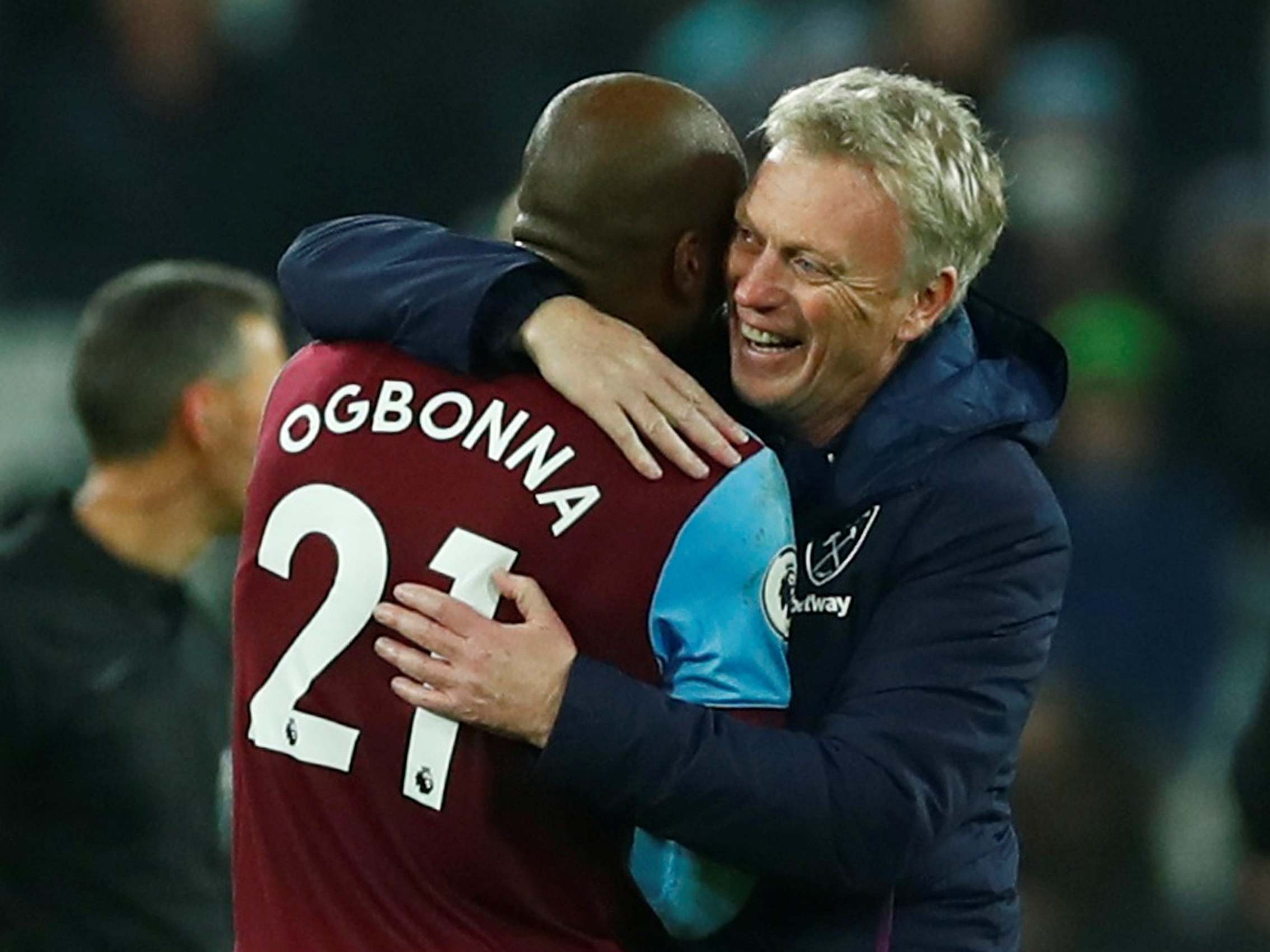 David Moyes celebrates with his defender Angelo Ogbonna