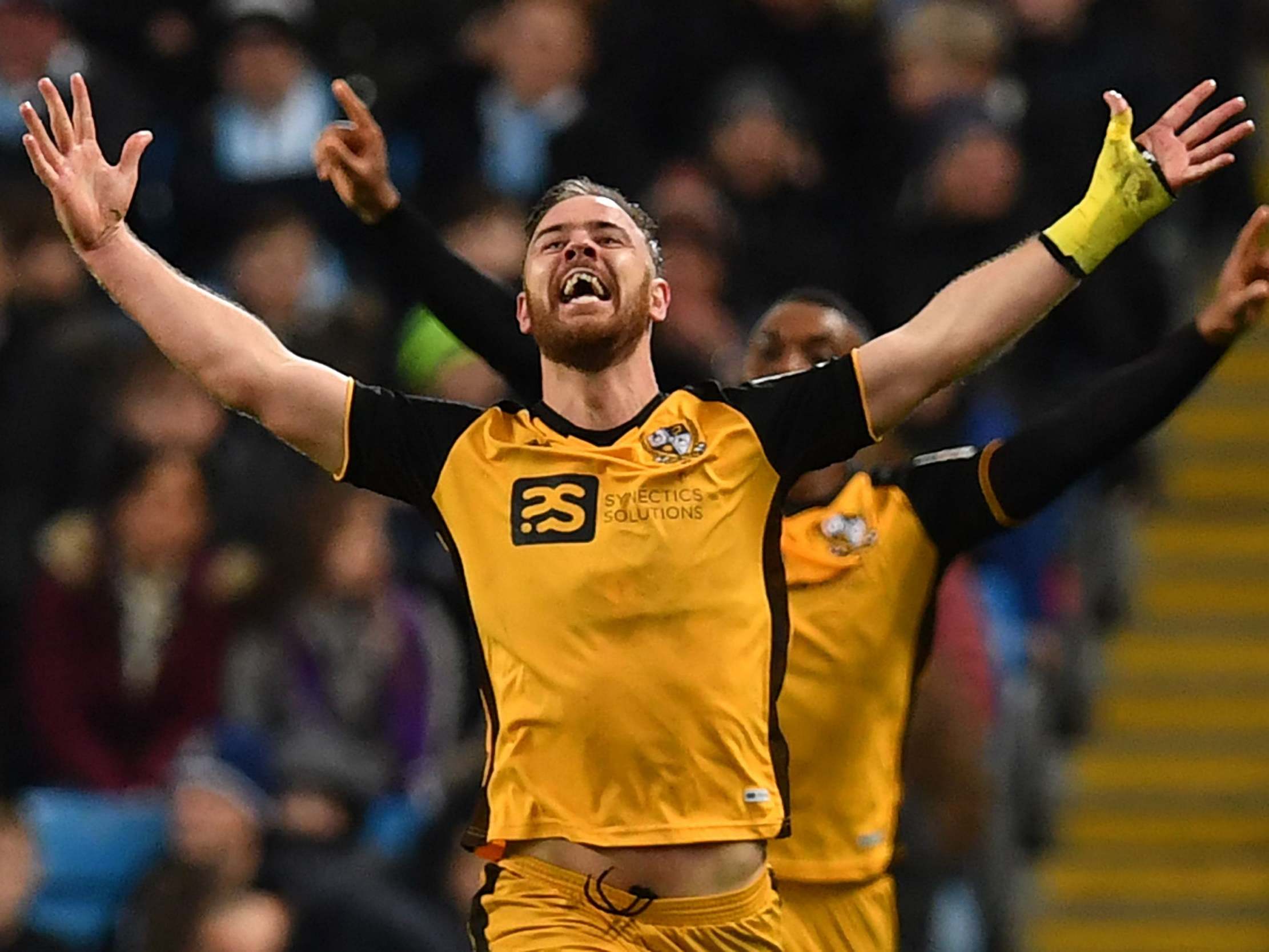 Tom Pope celebrates his goal