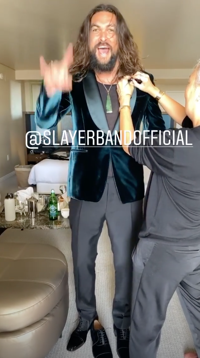 Jason Momoa shows off green velvet blazer (Instagram)