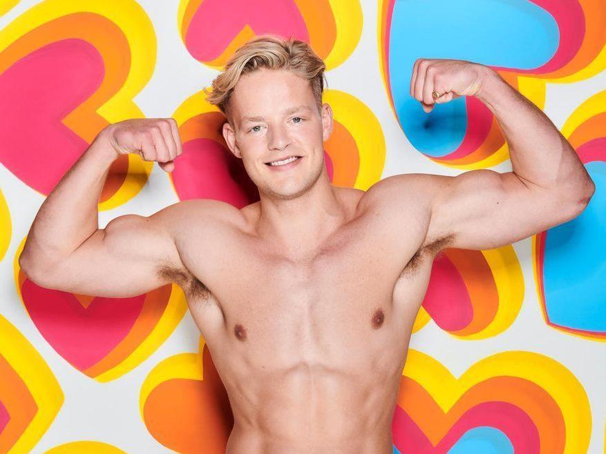 Thousands signed a petition to have Ollie Williams booted from Love Island