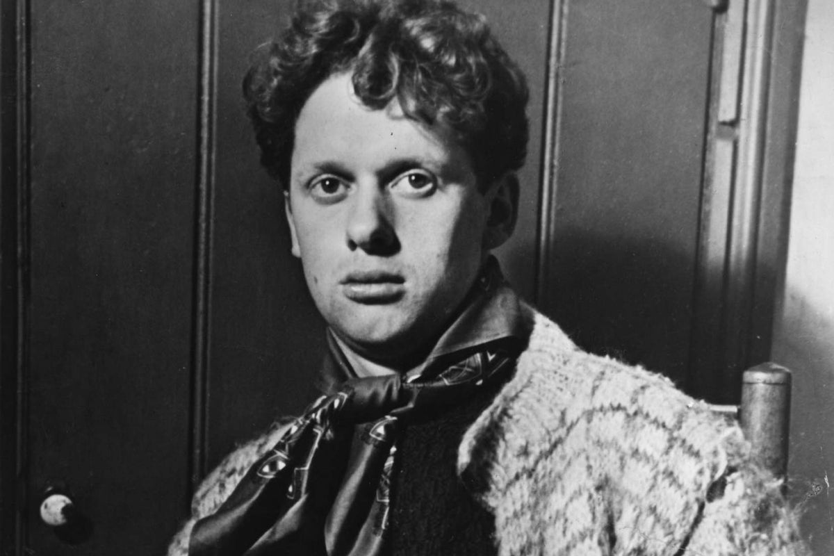 https://static.the-independent.com/s3fs-public/thumbnails/image/2020/01/08/13/Dylan-Thomas-1945.jpg?width=1200&height=800&crop=1200:800