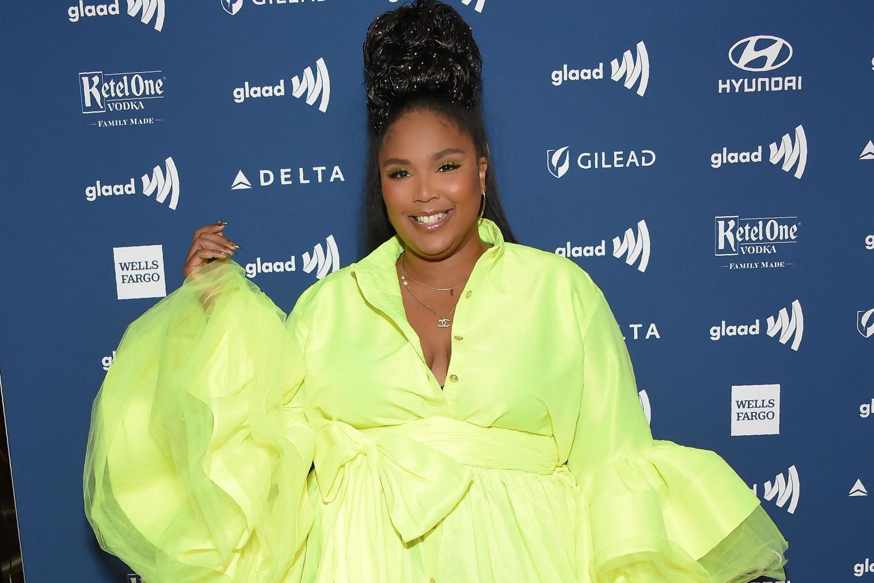 Lizzo volunteers at Australian food bank while on tour: 'This is a global crisis'