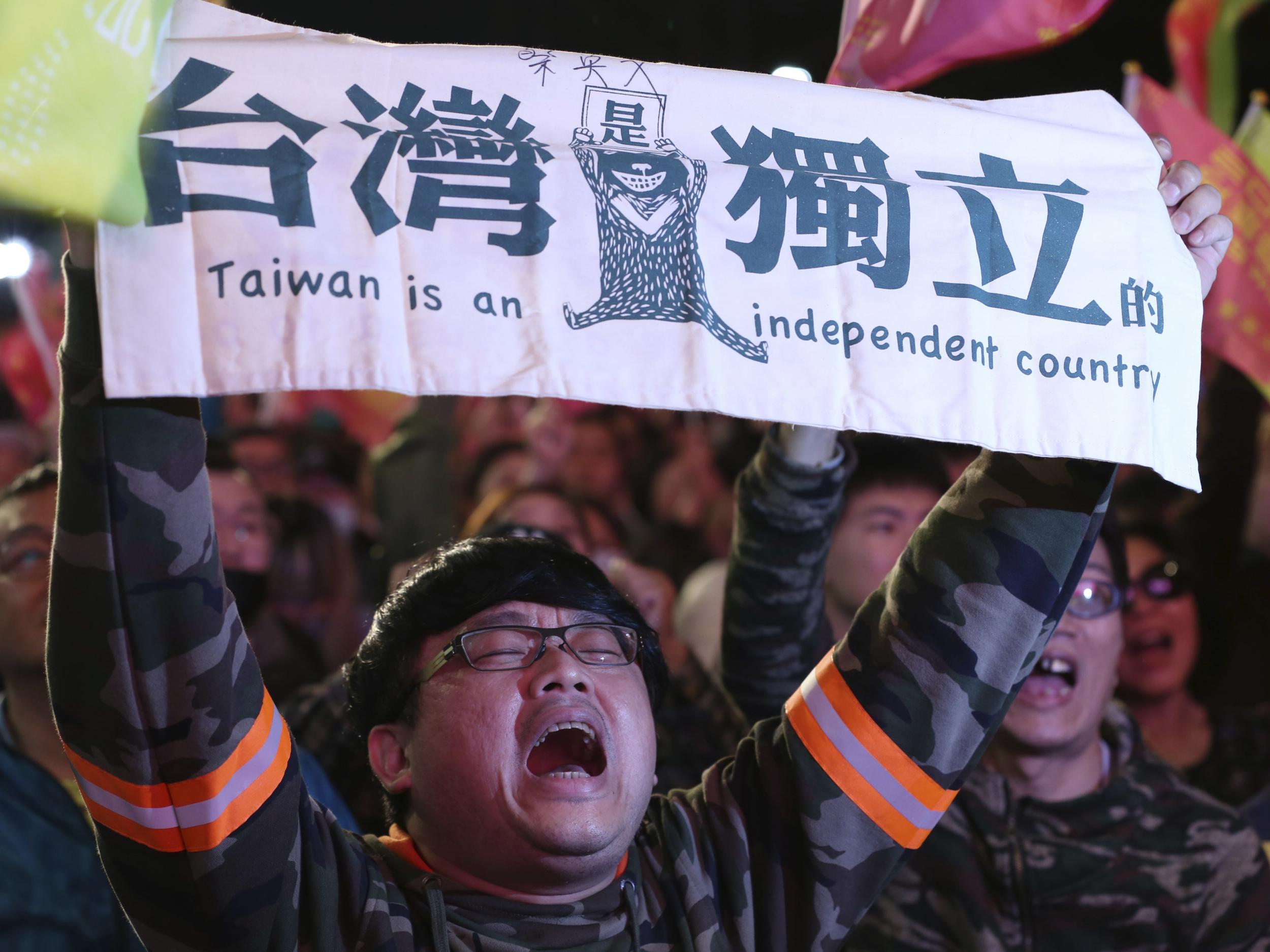 Supporters of Ms Tsai brandish a banner declaring Taiwan's independence from China