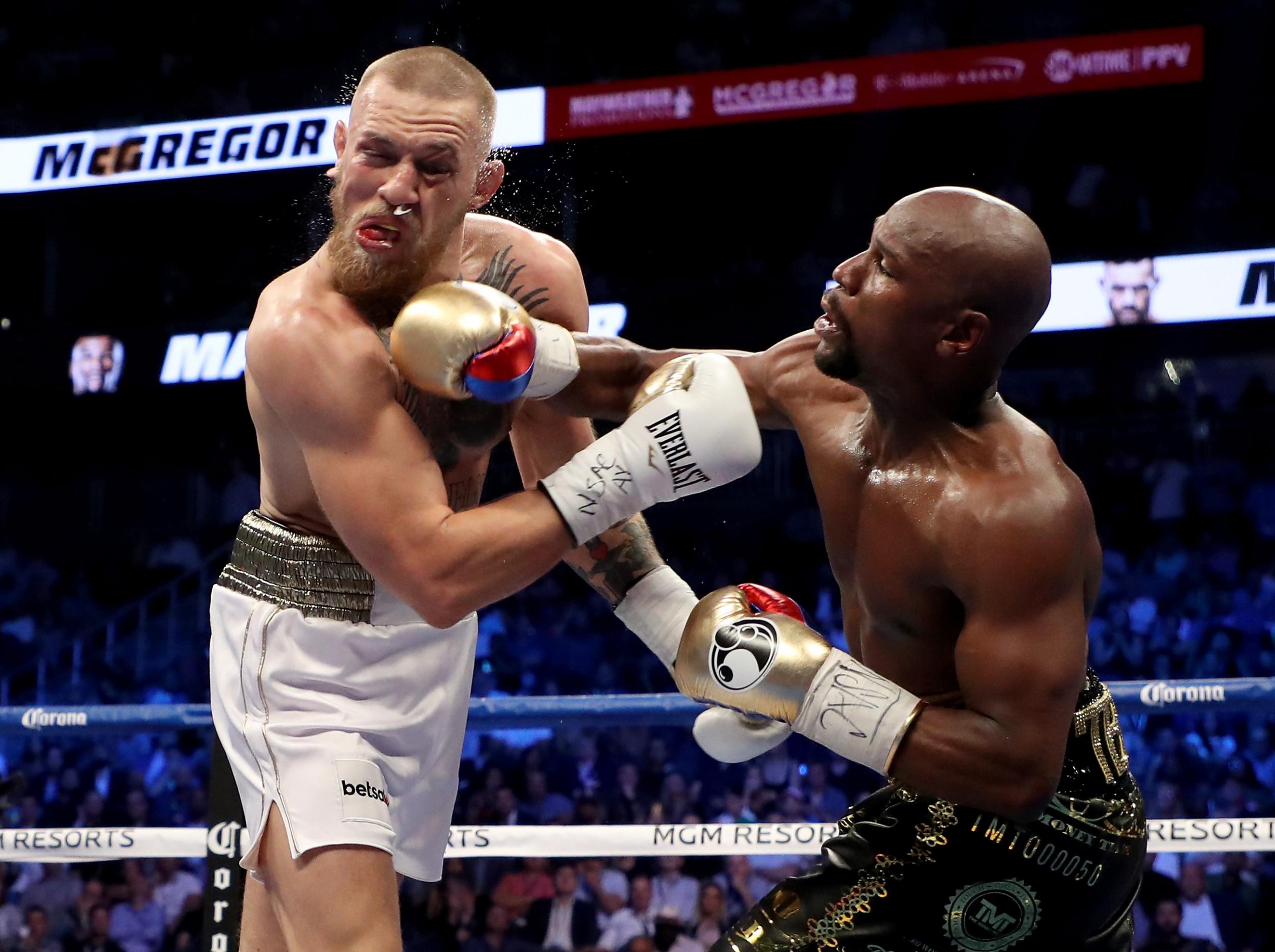 Mayweather lands clean on McGregor