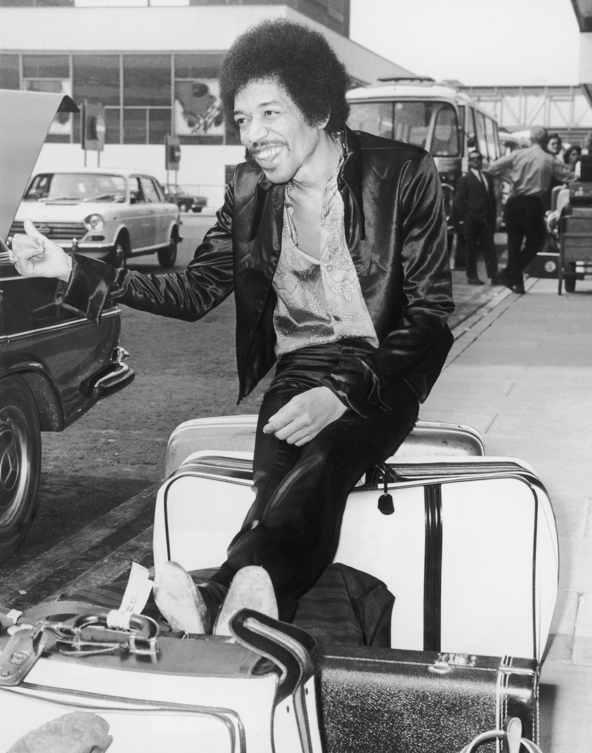 Hendrix waits with his baggage at Heathrow in 1970