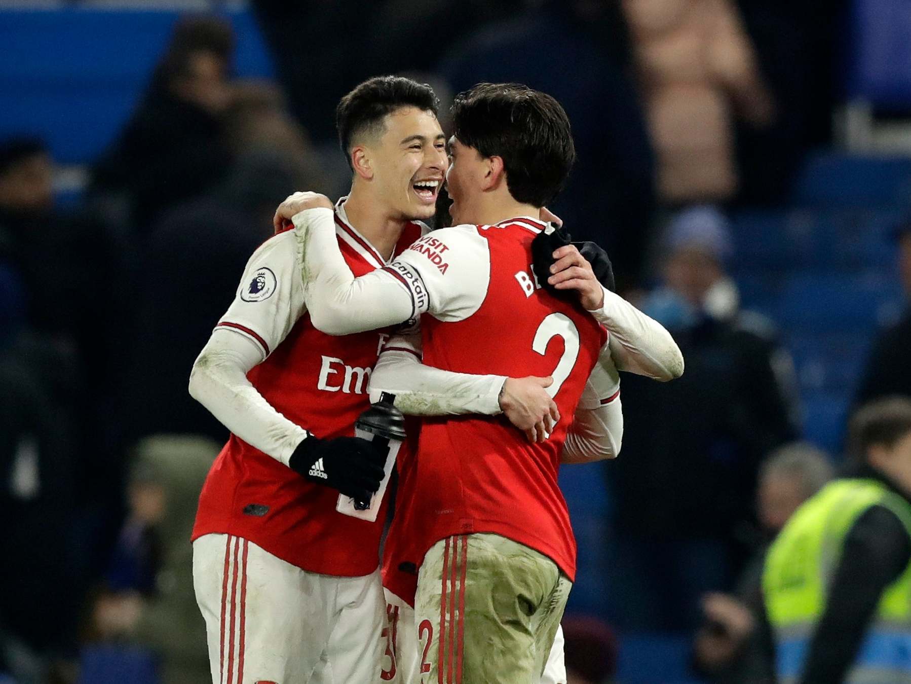 Martinelli celebrates with Bellerin