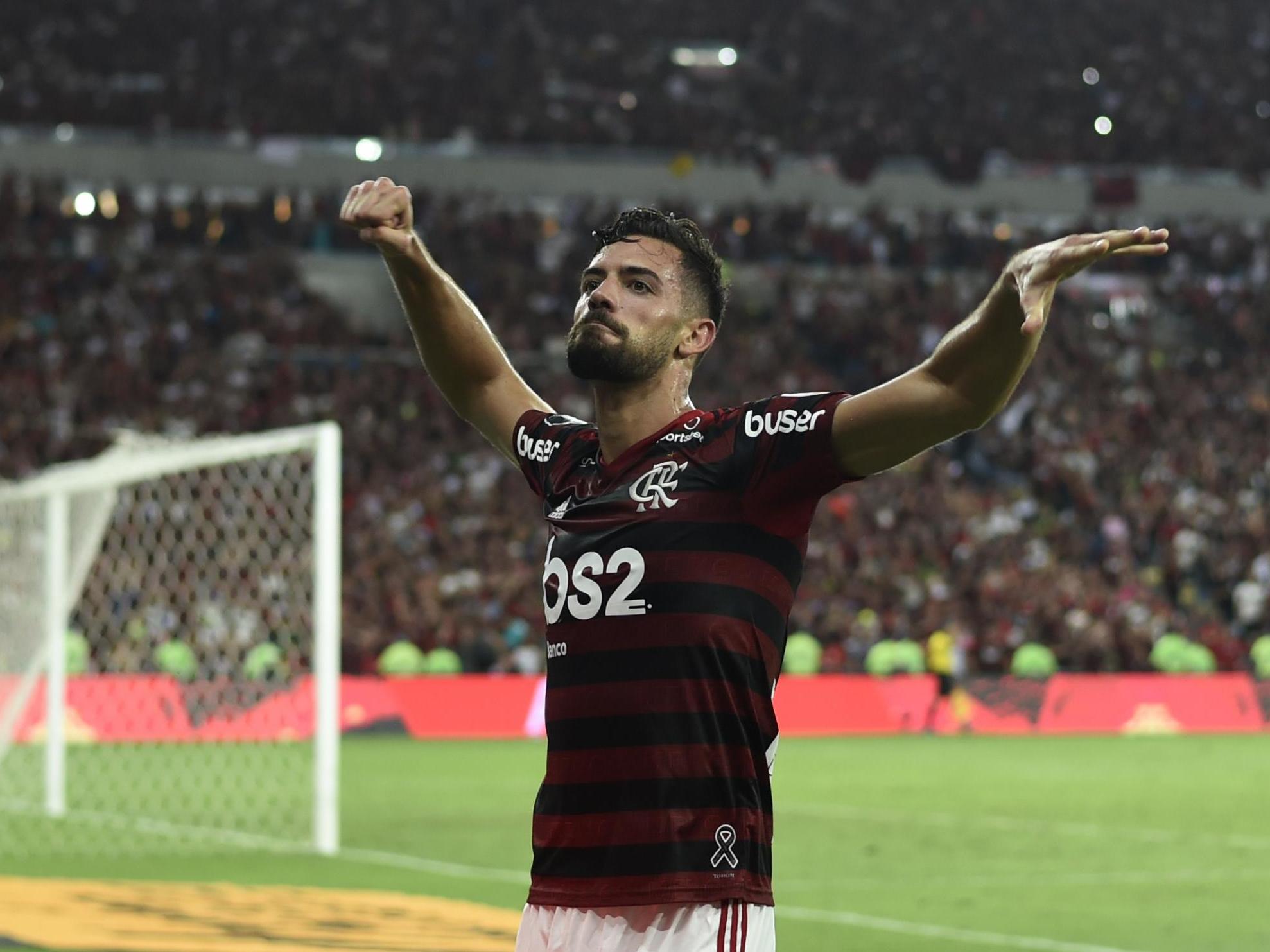 Pablo Mari celebrates with Flamengo