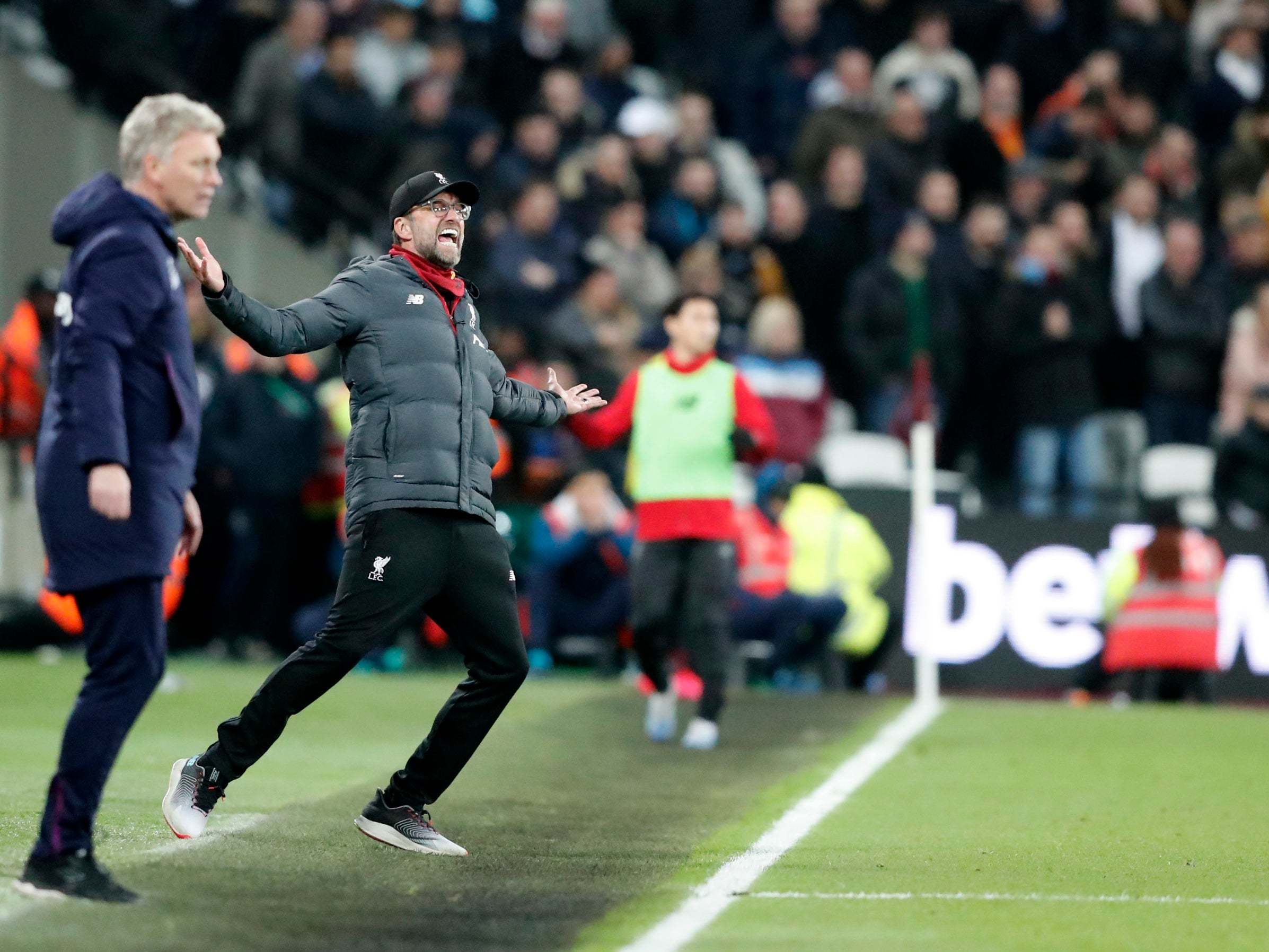 Jurgen Klopp gesticulates on the touchline at the London Stadium