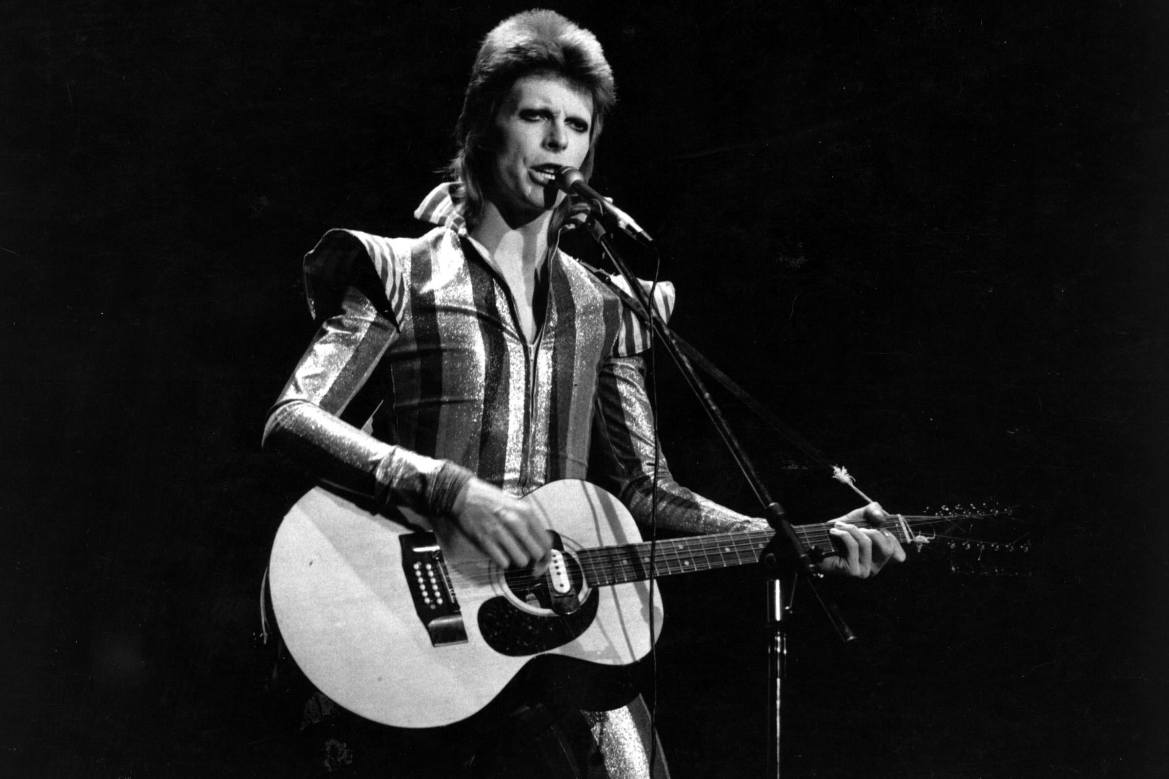 David Bowie’s ‘Move On’ uses the chords of ‘All the Young Dudes’, but backwards
