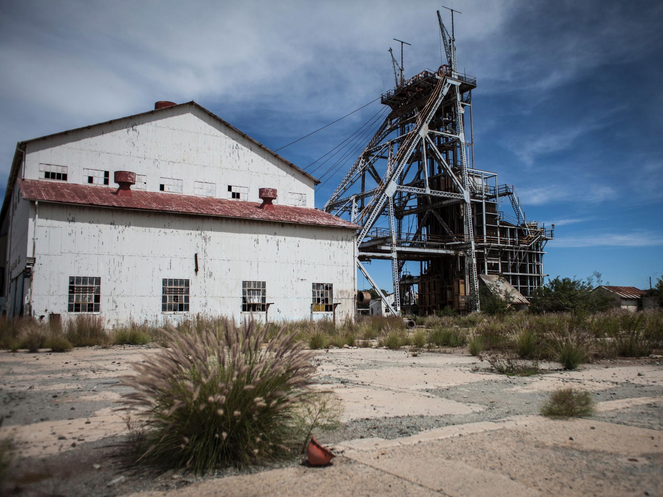 Thousands of people are estimated to be involved in illegal mining in South Africa, often at sites that have been closed down by companies