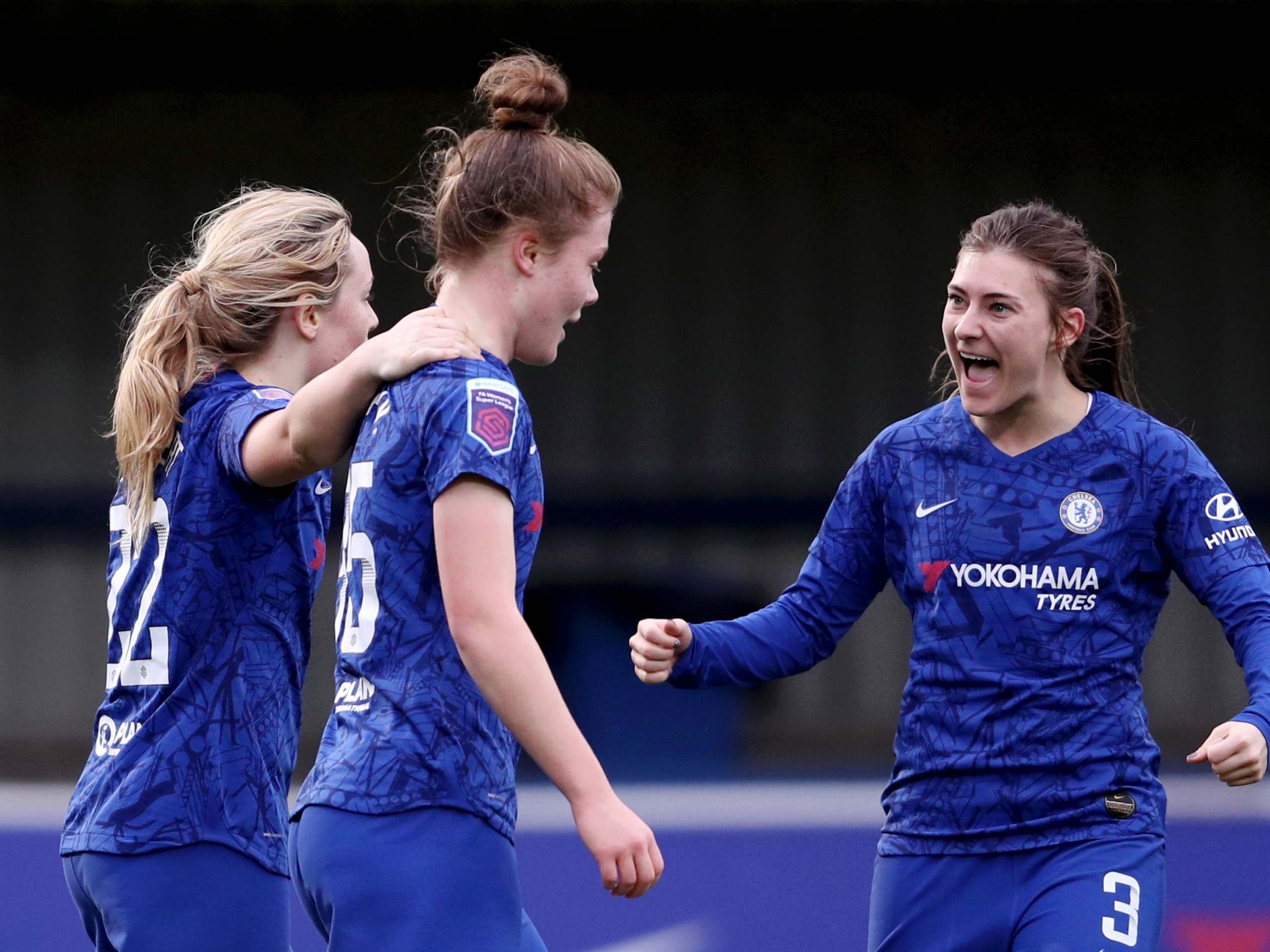 Emily Murphy with teammates Erin Cuthbert and Hannah Blundell