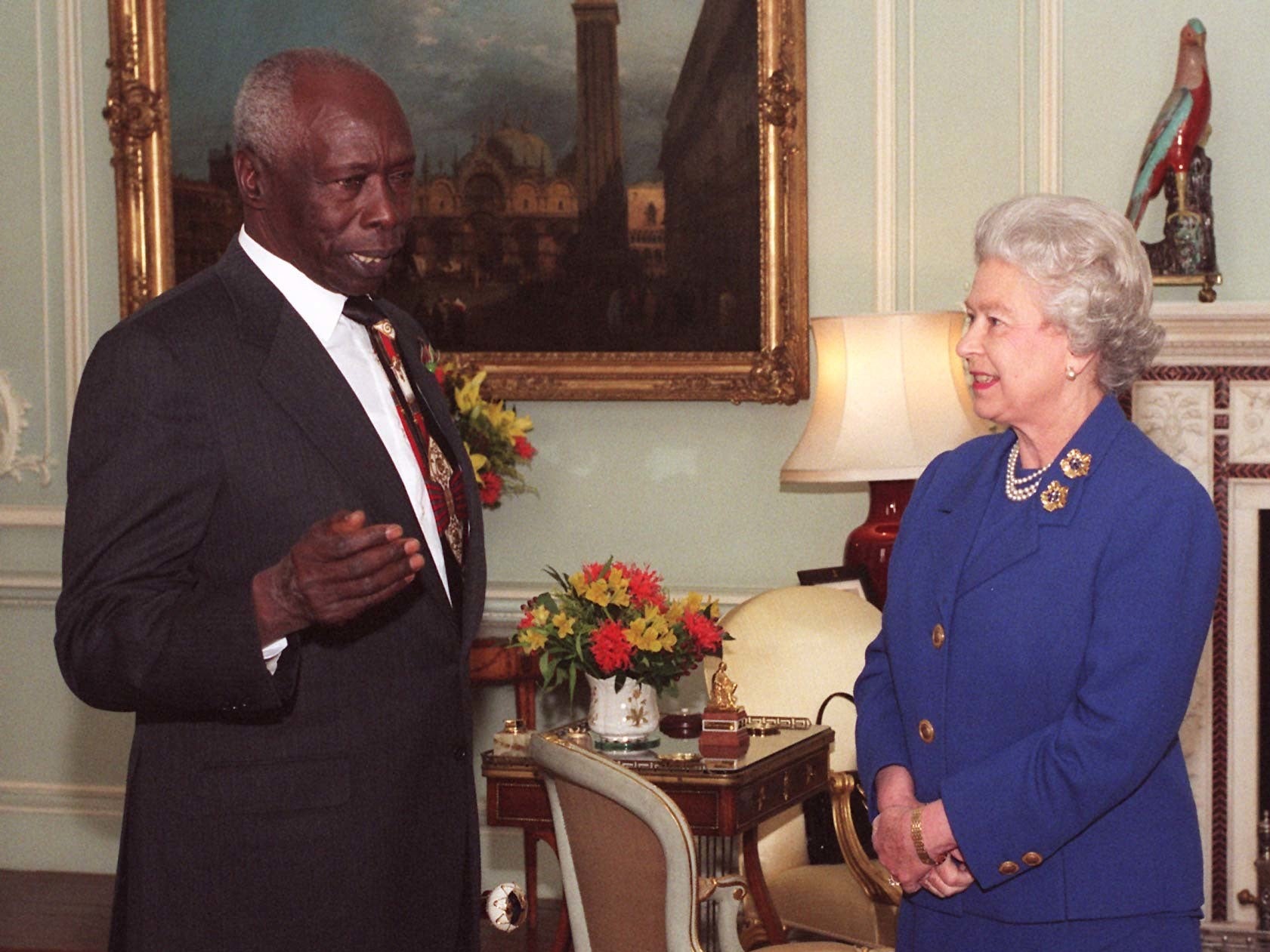 Mr Moi meeting the Queen at Buckingham Palace in 1998