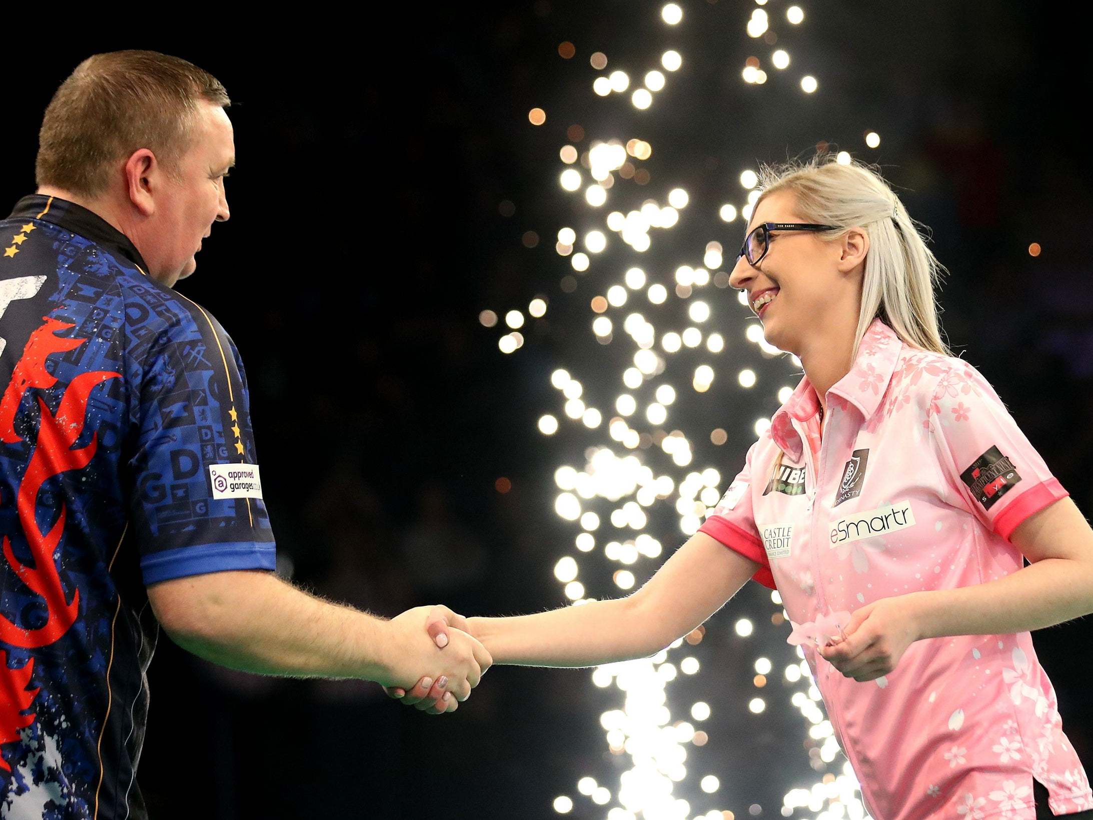Fallon Sherrock shared a 6-6 draw with Glen Durrant on her Premier League Darts debut