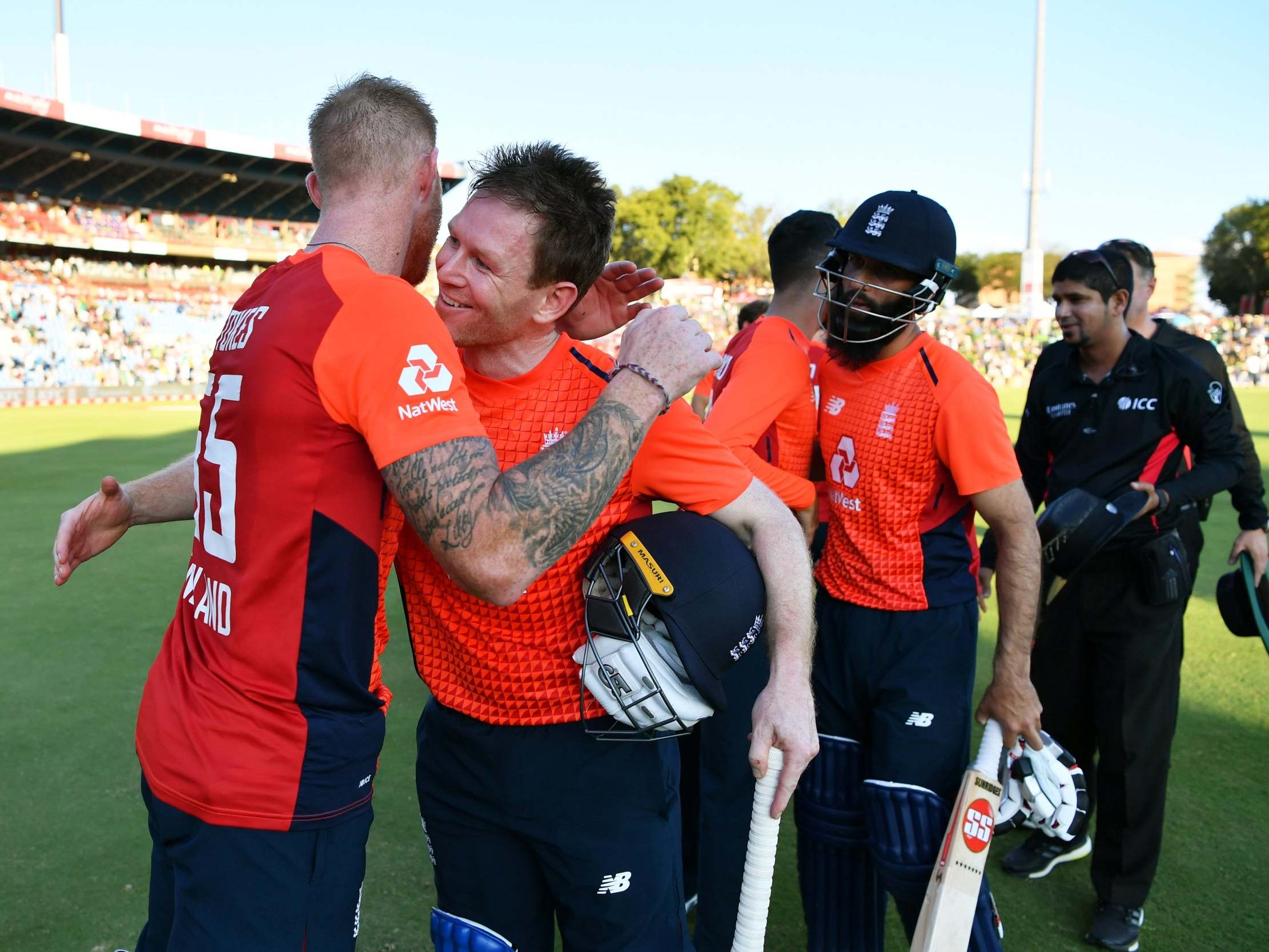 Eoin Morgan celebrates victory with Ben Stokes