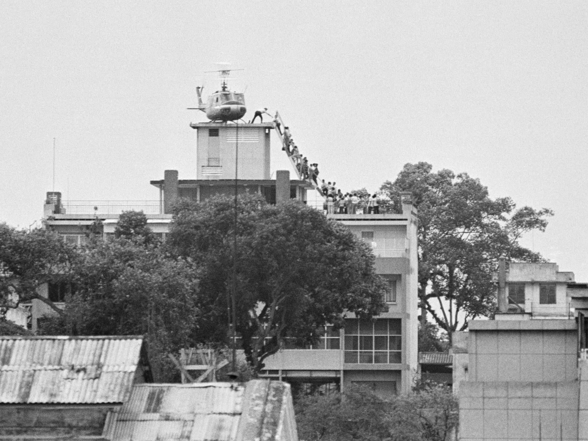 Hubert van Es’ photograph depicting the evacuation of Saigon