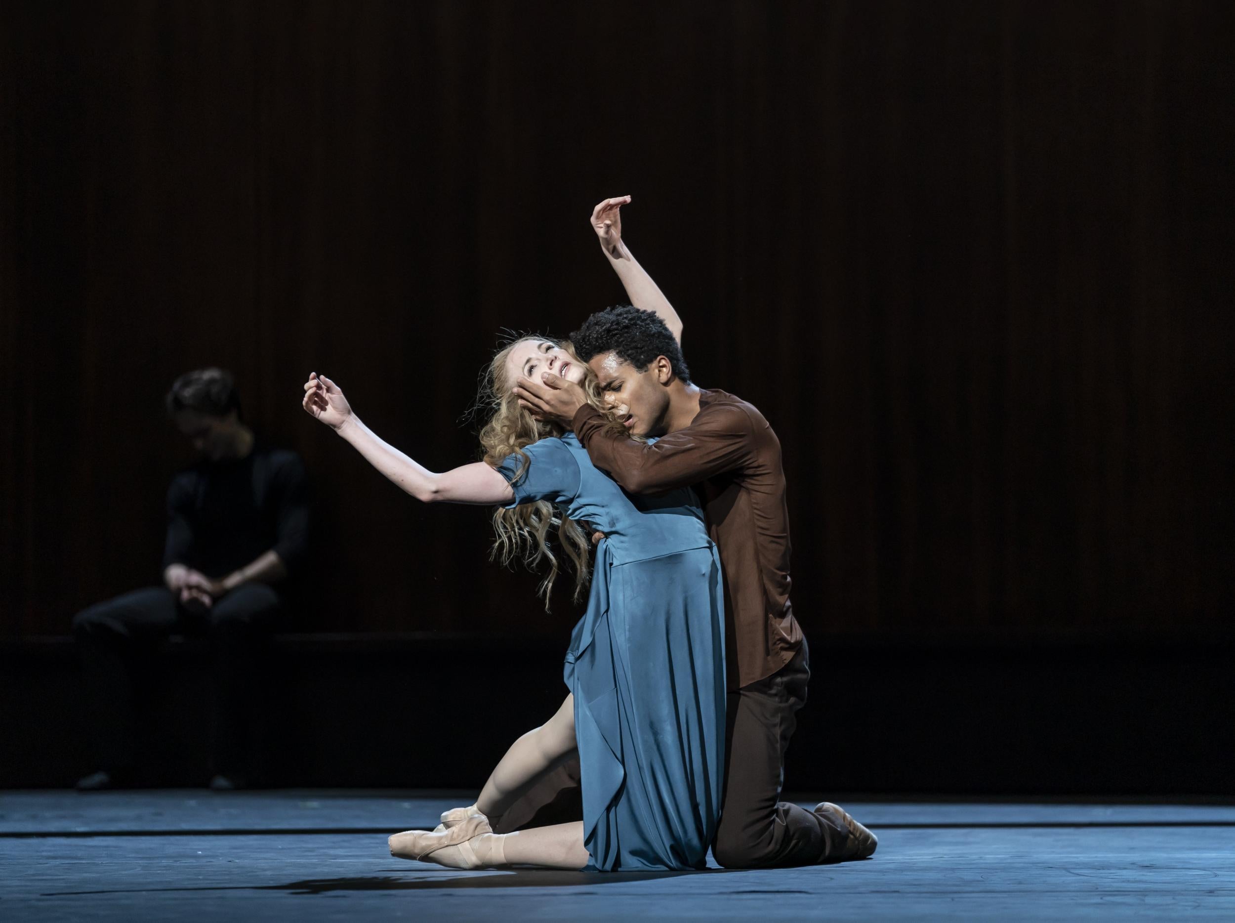 Lauren Cuthbertson ( L ) and Marcelino Sambé ( R ), who is both instrument and muse as the cello