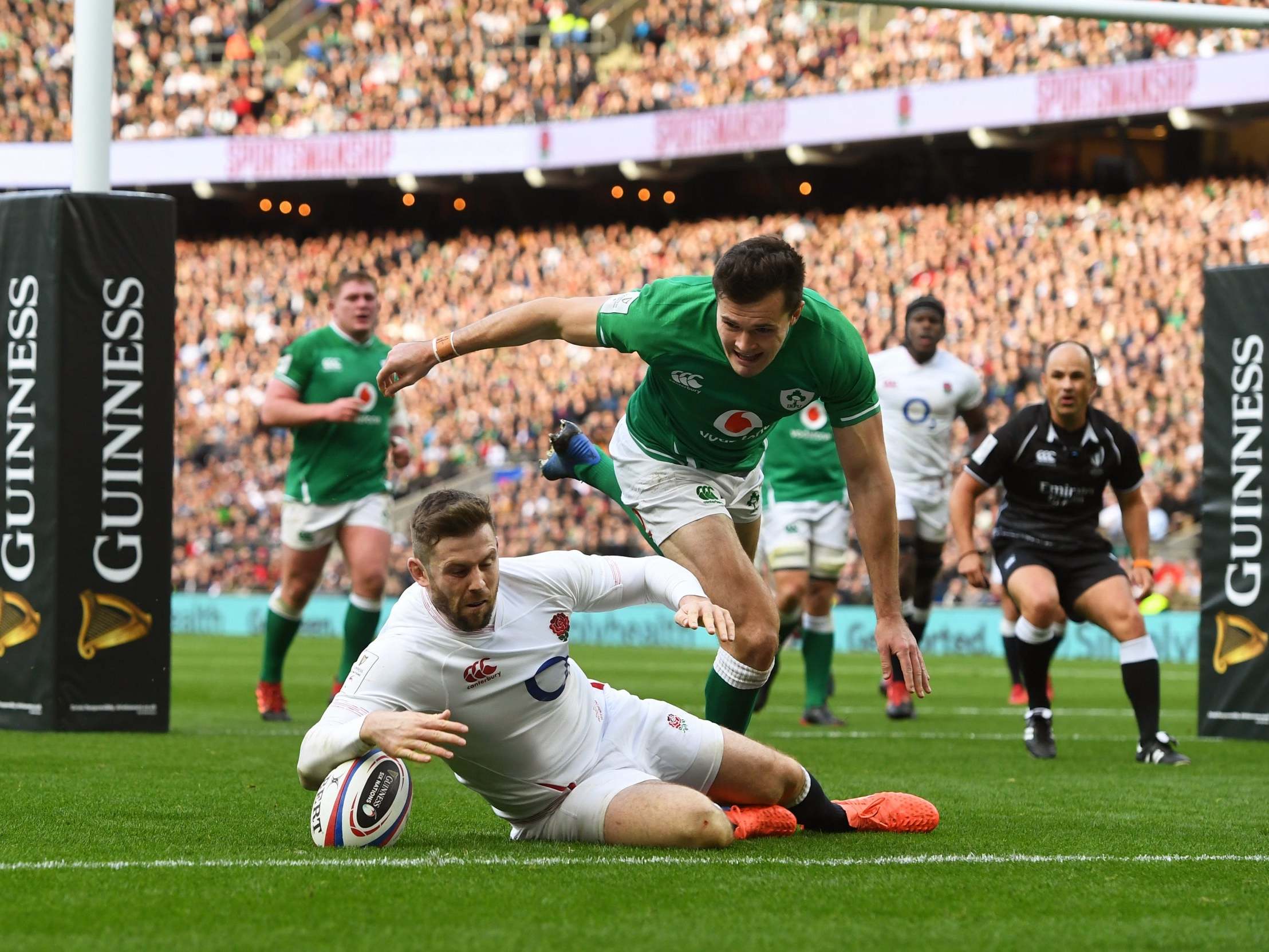 Elliot Daly touches down England's second try of the match