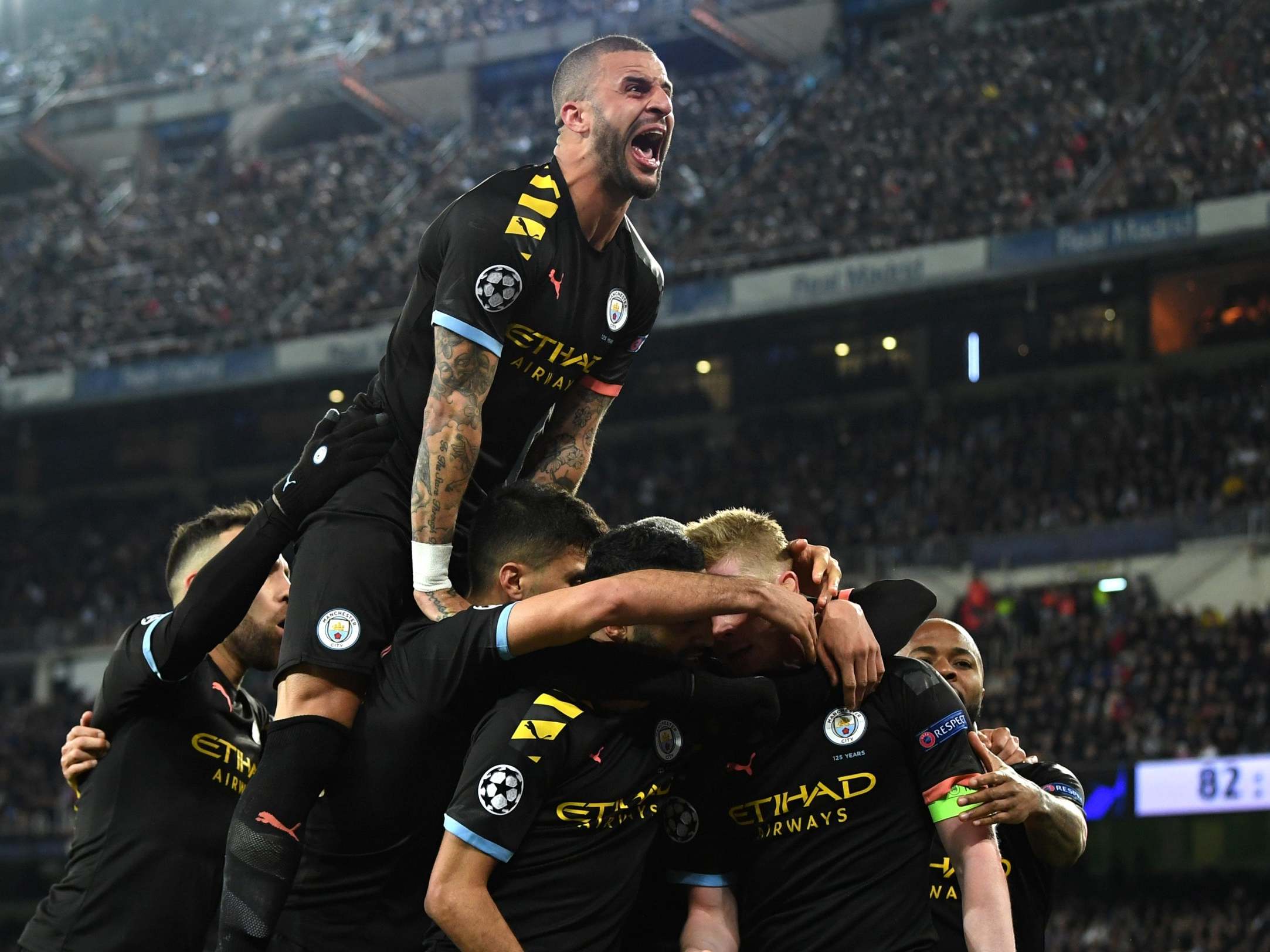 Manchester City celebrate after Kevin De Bruyne’s penalty