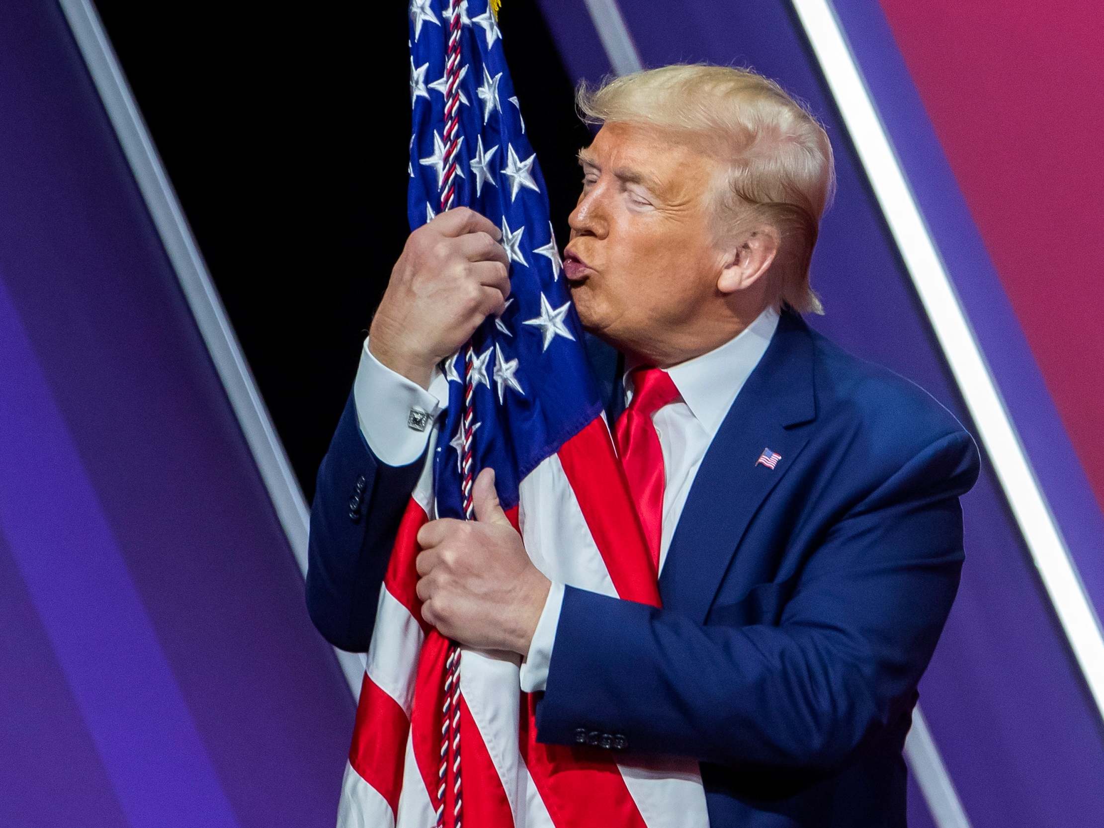 Trump kisses the US flag the annual CPAC