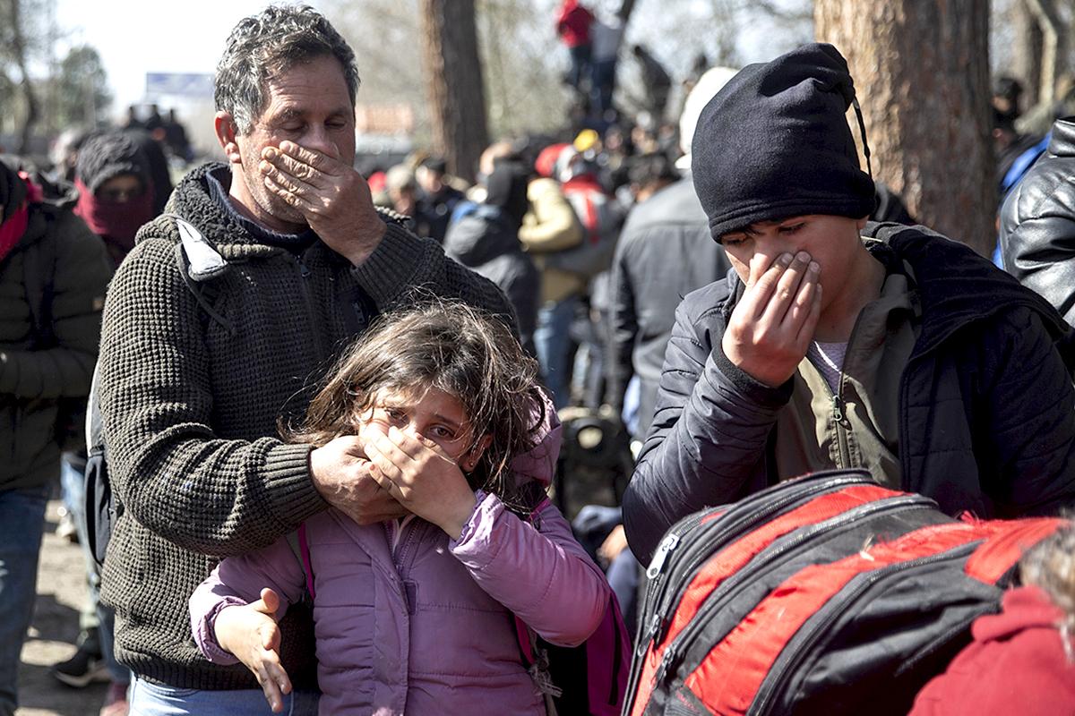 Refugees, including children, were subjected to a tear gas attack by Greek security forces