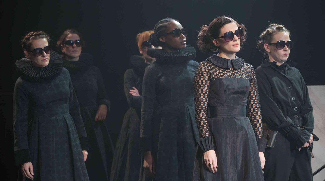 Phoebe Fox, second from right, in the National Theatre’s 2017 production of ‘Twelfth Night’