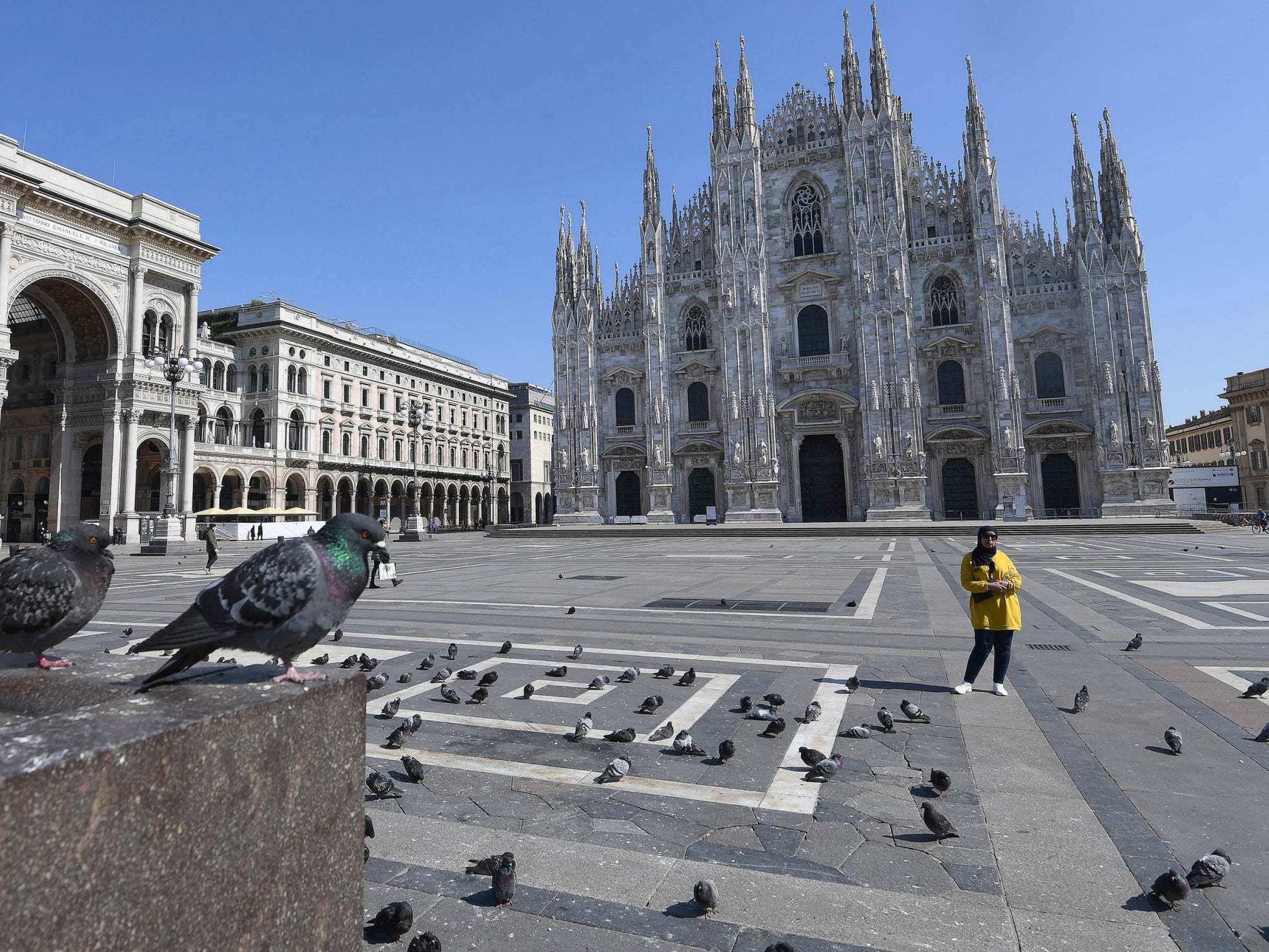 Milan’s Dome Square almost completely empty