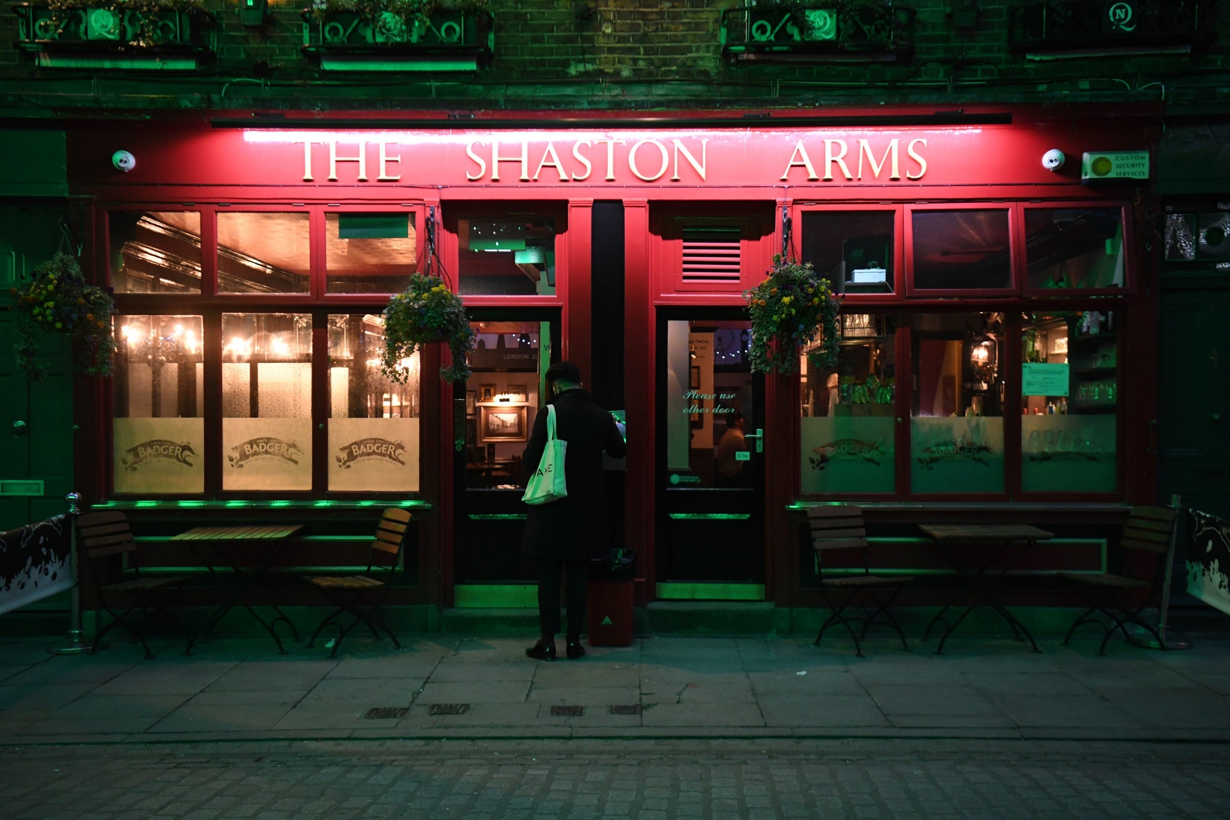 A near empty pub in London, the day after Mr Johnson called on people to stay away from social venues