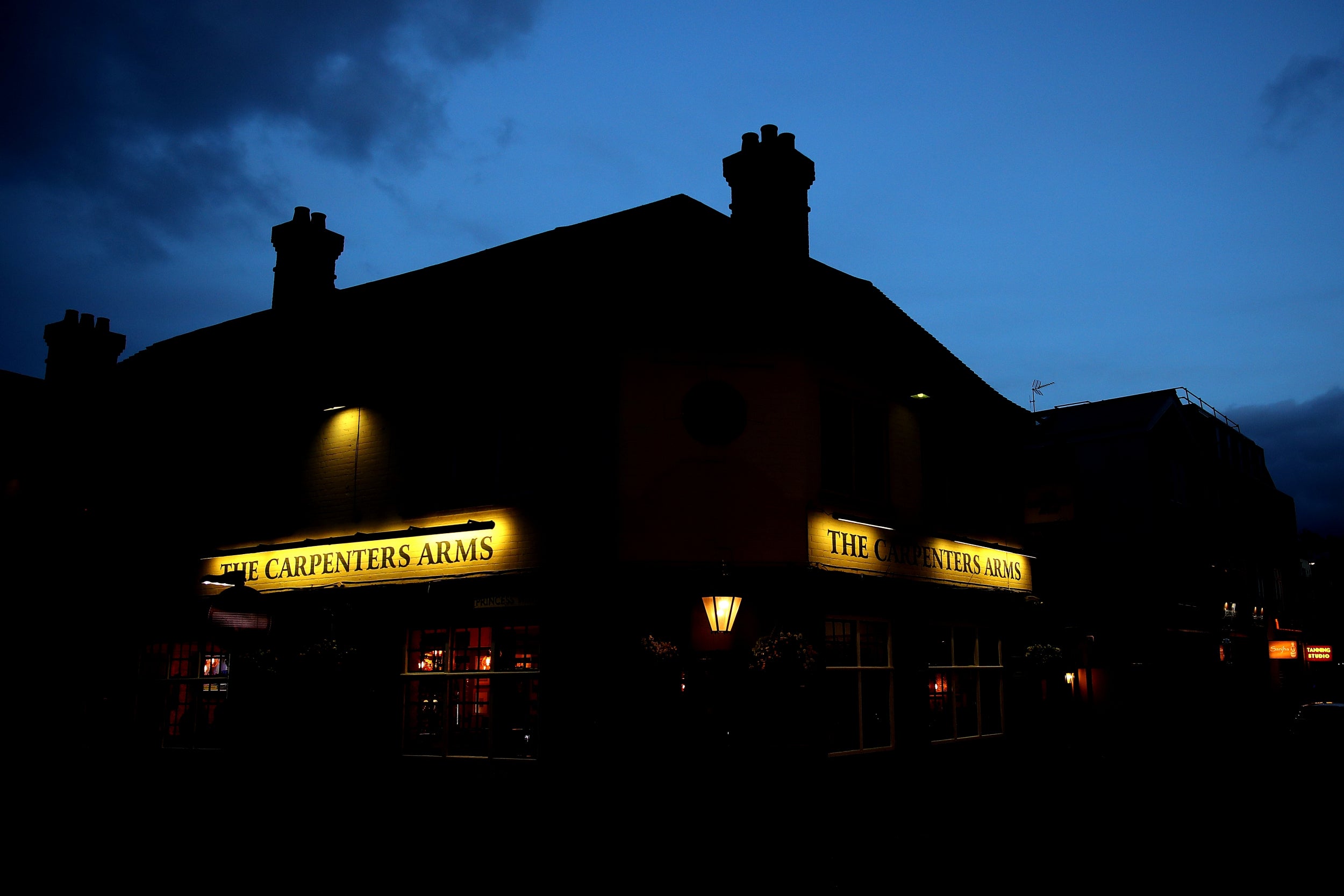 The Carpenters Arms in Camberley, Surrey shuts its doors after the government ordered pubs, restaurants and other social venues to  close