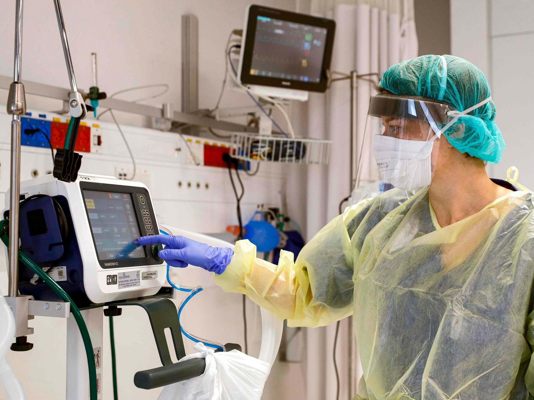 A masked worker at a New York hospital.&nbsp;