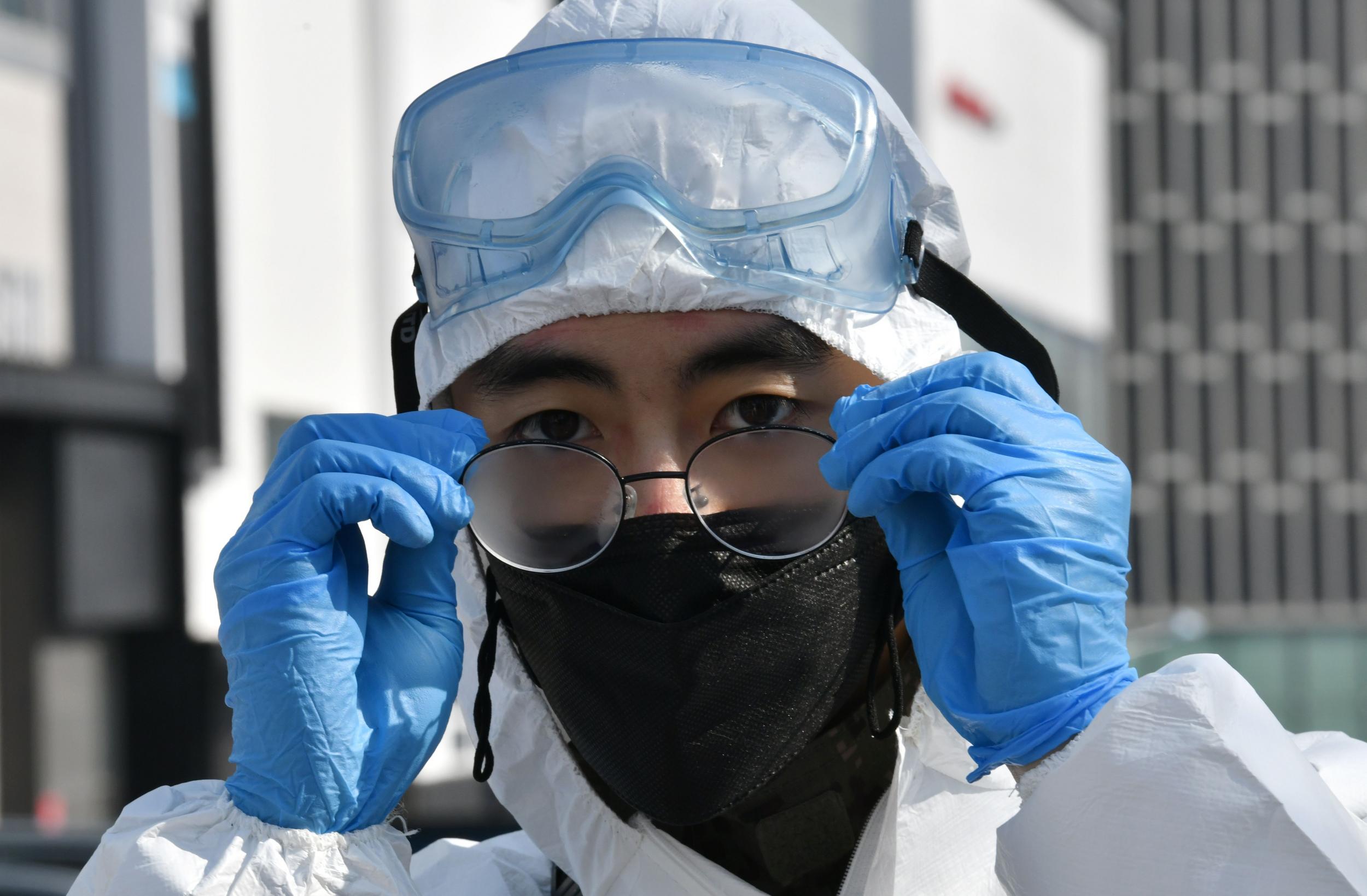 Coronavirus: Eye doctors suggest people switch from contact lenses to glasses to prevent Covid-19