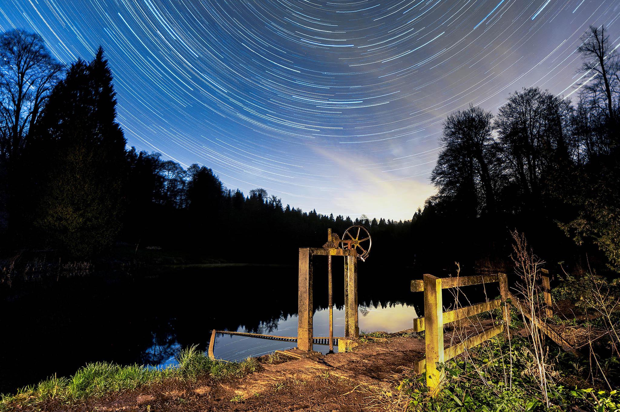 Using long exposure times, the shifting positions of the stars relative to Earth's rotation can be captured to create a striking orbital effect.