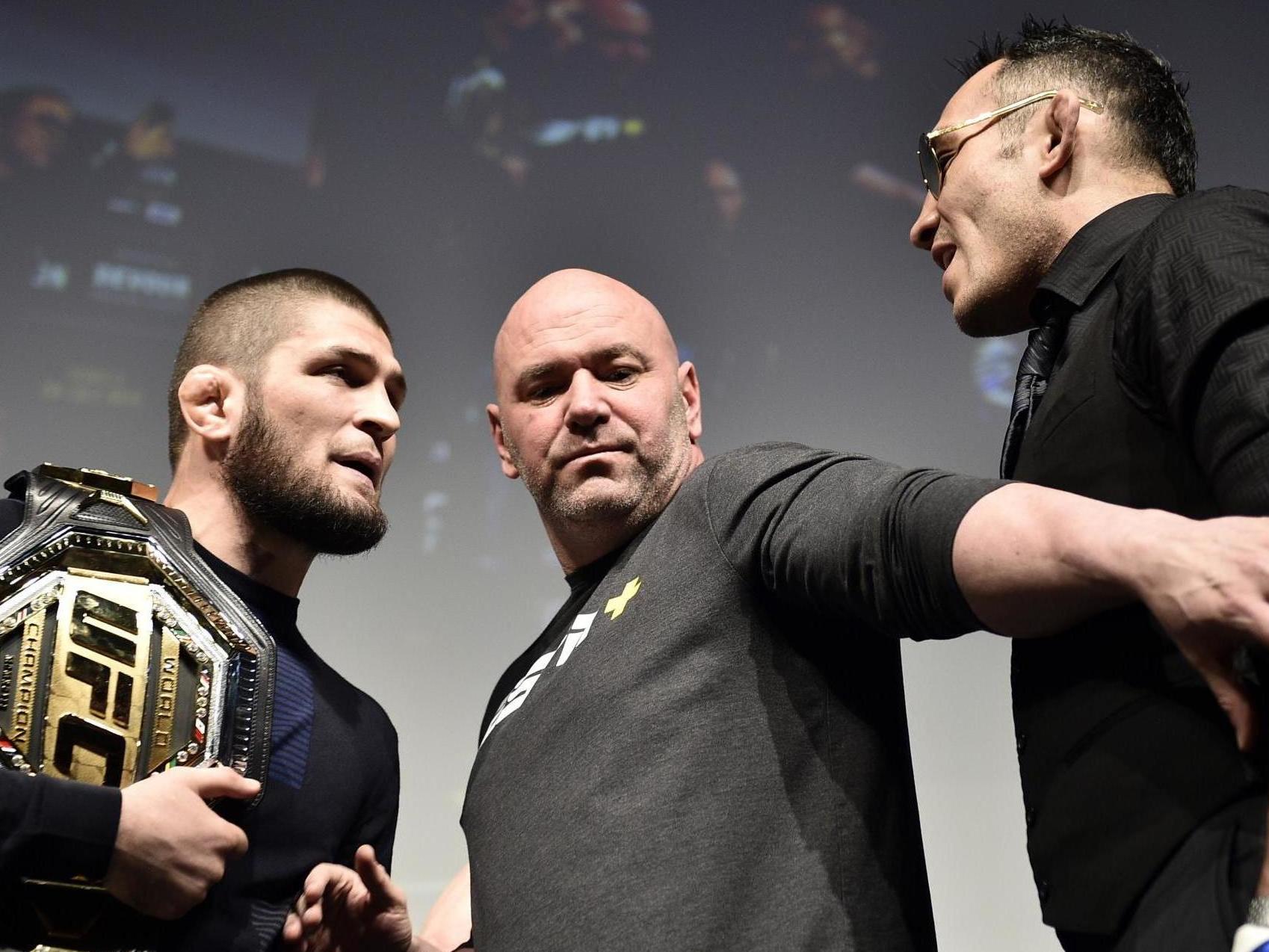 Khabib Nurmagomedov, left, and Tony Ferguson in a press conference