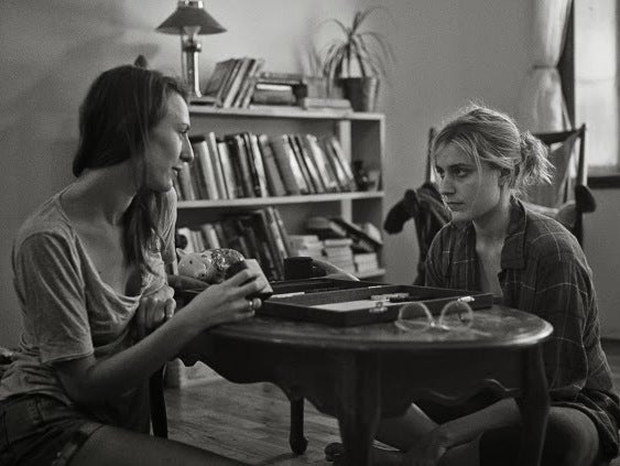 Sophie (Mickey Sumner) and Frances (Greta Gerwig) are best friends in Frances Ha.