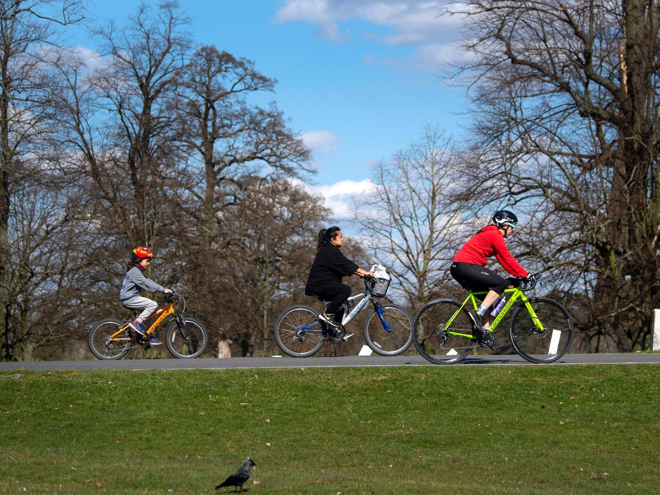 UK weather forecast: Easter weekend to bring 26C temperatures before ‘intense’ rain, thunder and lightning