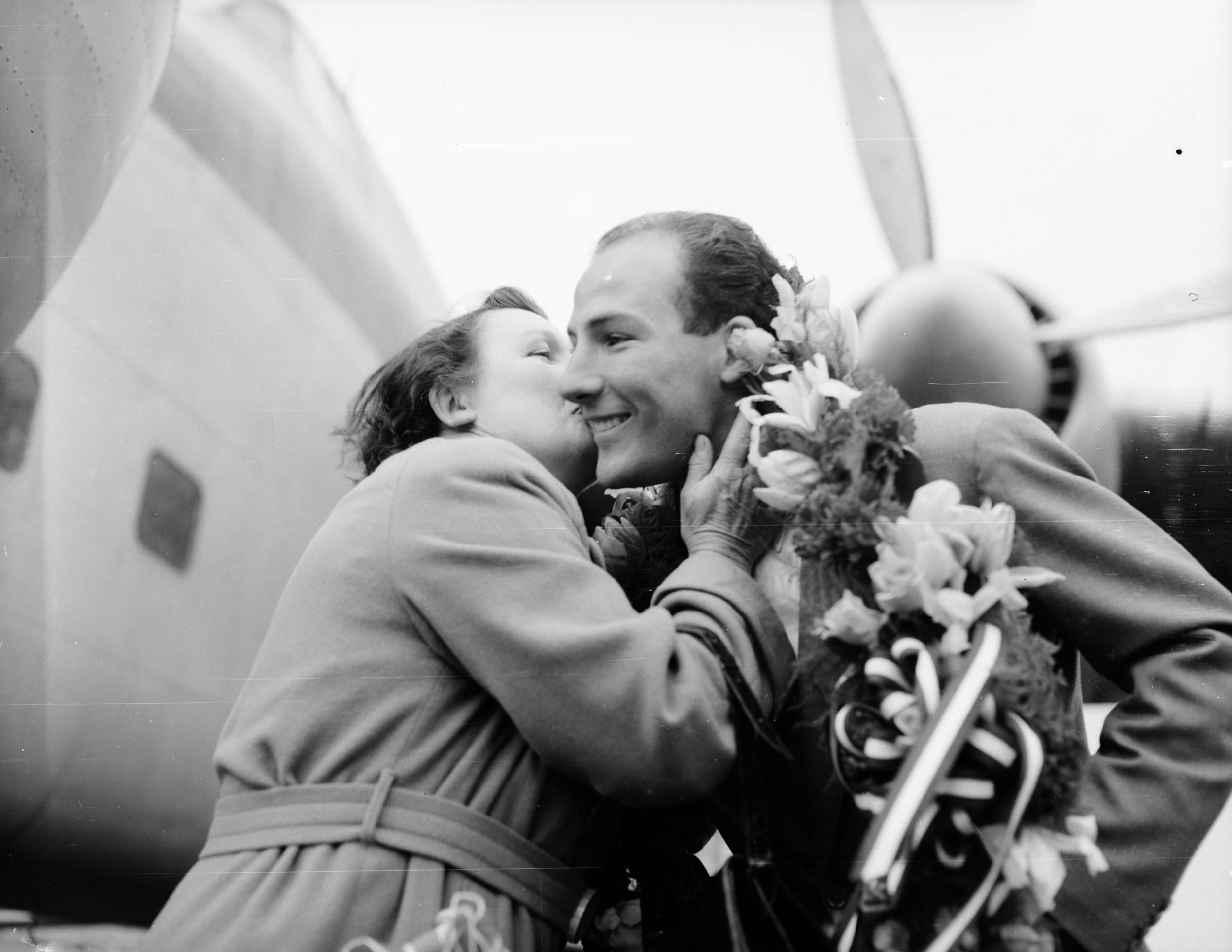 A victorious Moss is welcomed home by his mother