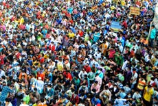 India: Thousands of migrant workers protest against coronavirus lockdown extension