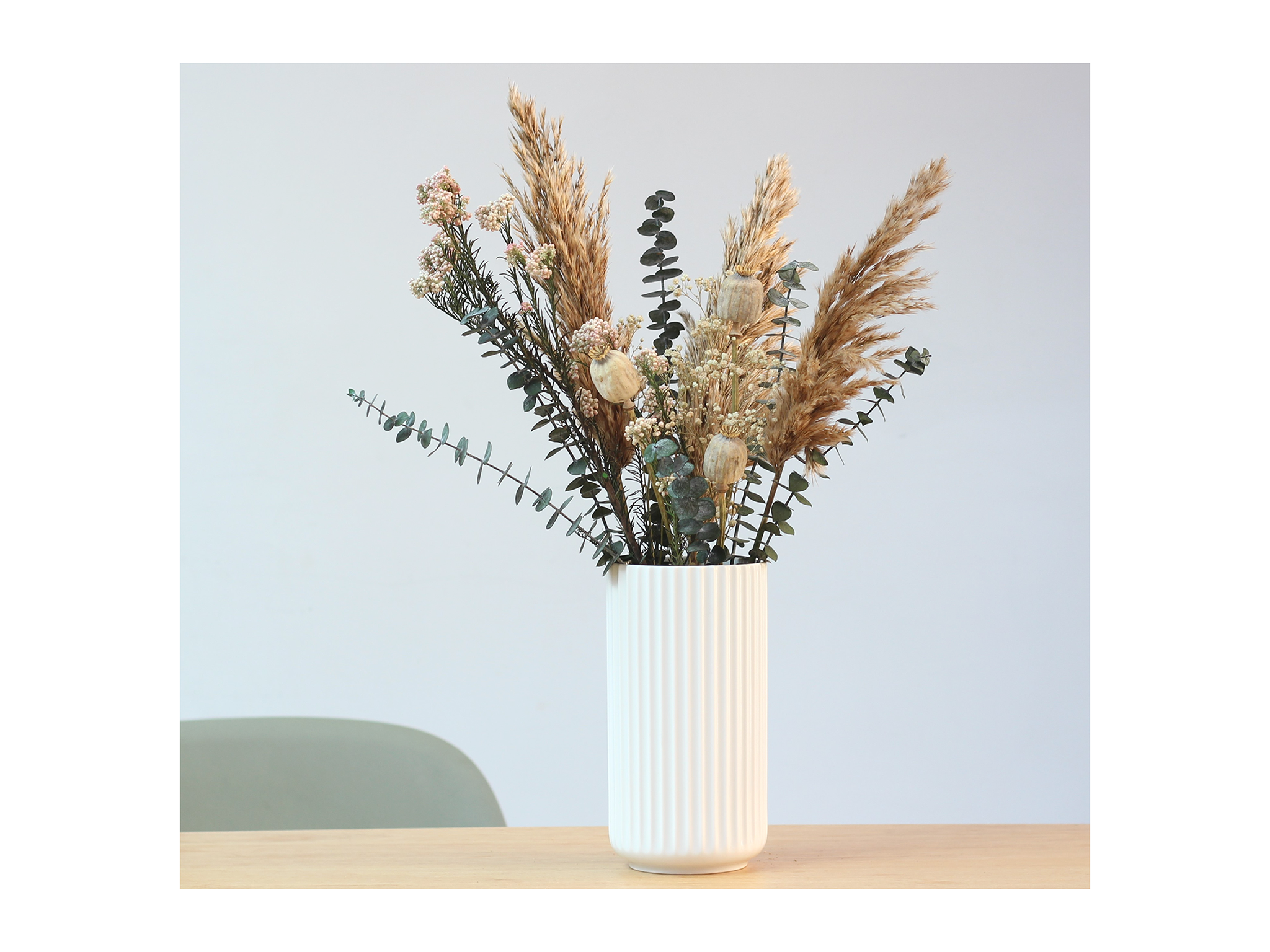 Using grasses and eucalyptus cinerea (like in this display) are some of the easiest to dry and most impressive to look at (Shida preserved flowers)