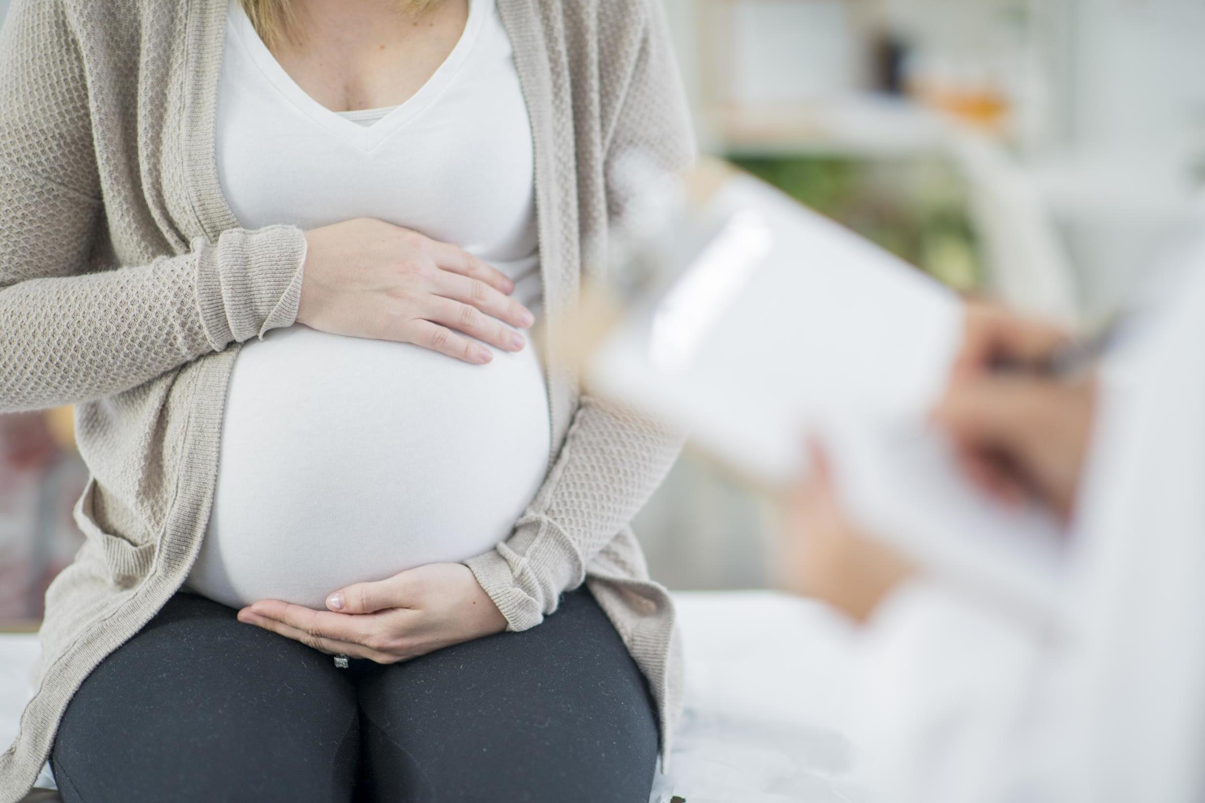 Woman finds out she's pregnant after Googling blue toilet seat (Stock) A woman has opened up about finding out she was seven months pregnant after Googling tips to clean her toilet. Last week, Caitlyn from B